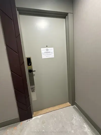 Common Element Condo in Mississauga