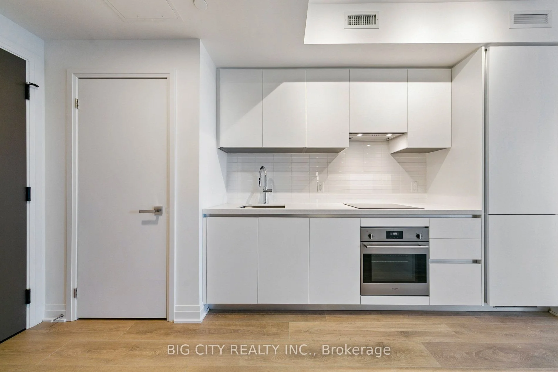 4015 The Exchange 1409, Mississauga, ON L5B 0N9
