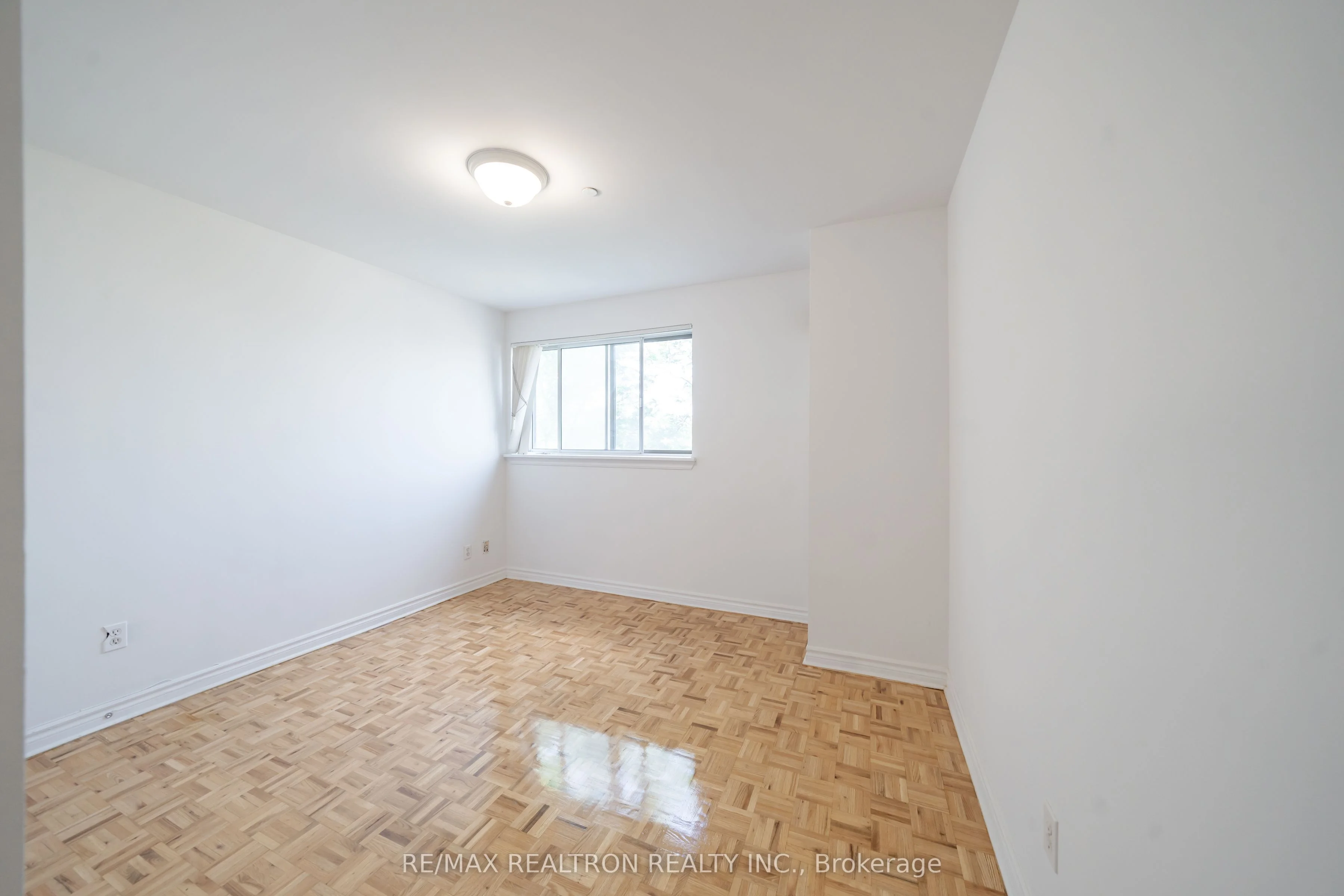 1407 Dupont Street 402, Toronto W02, ON M6H 4J7