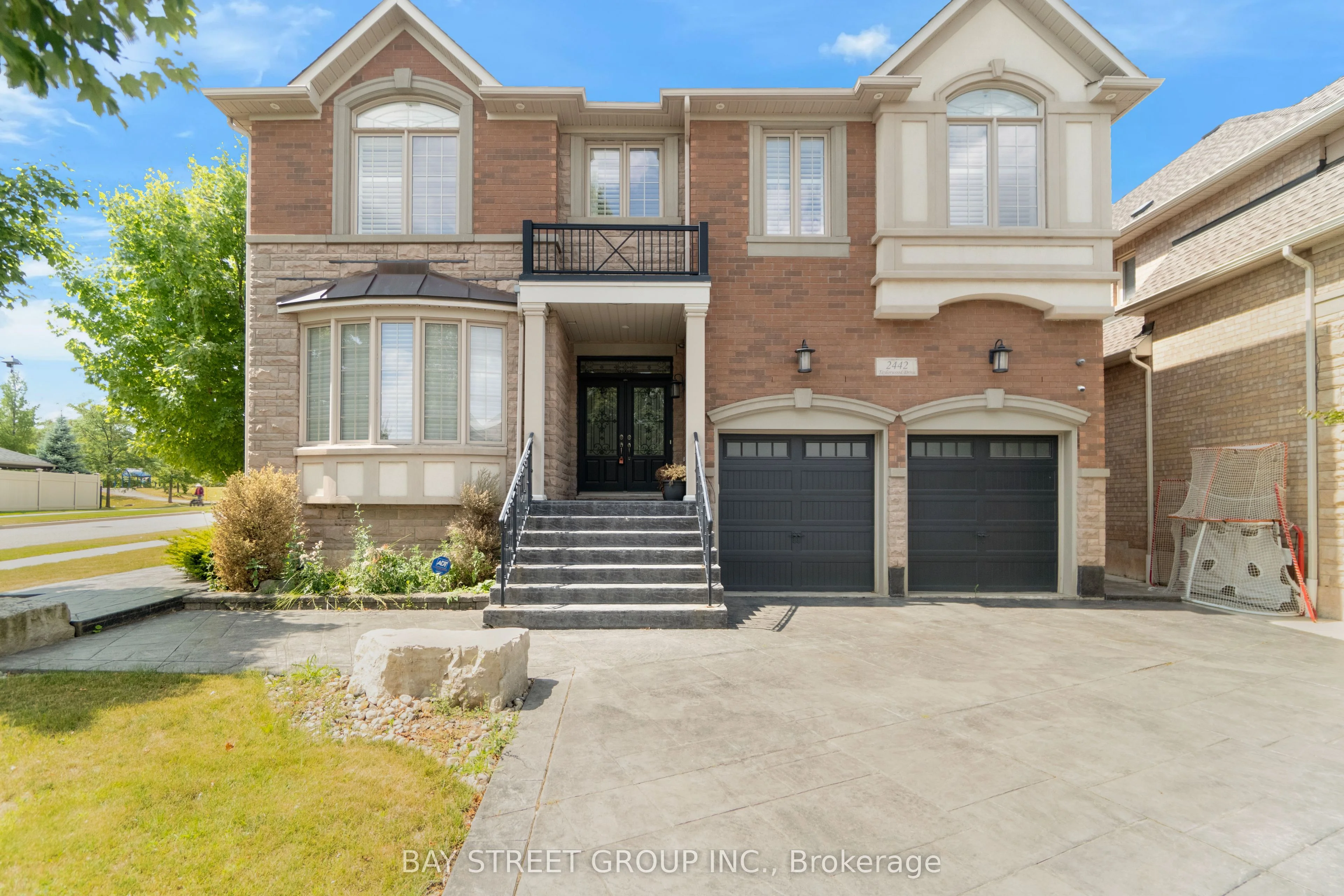 2442 Taylorwood Drive, Oakville, ON L6H 0C6