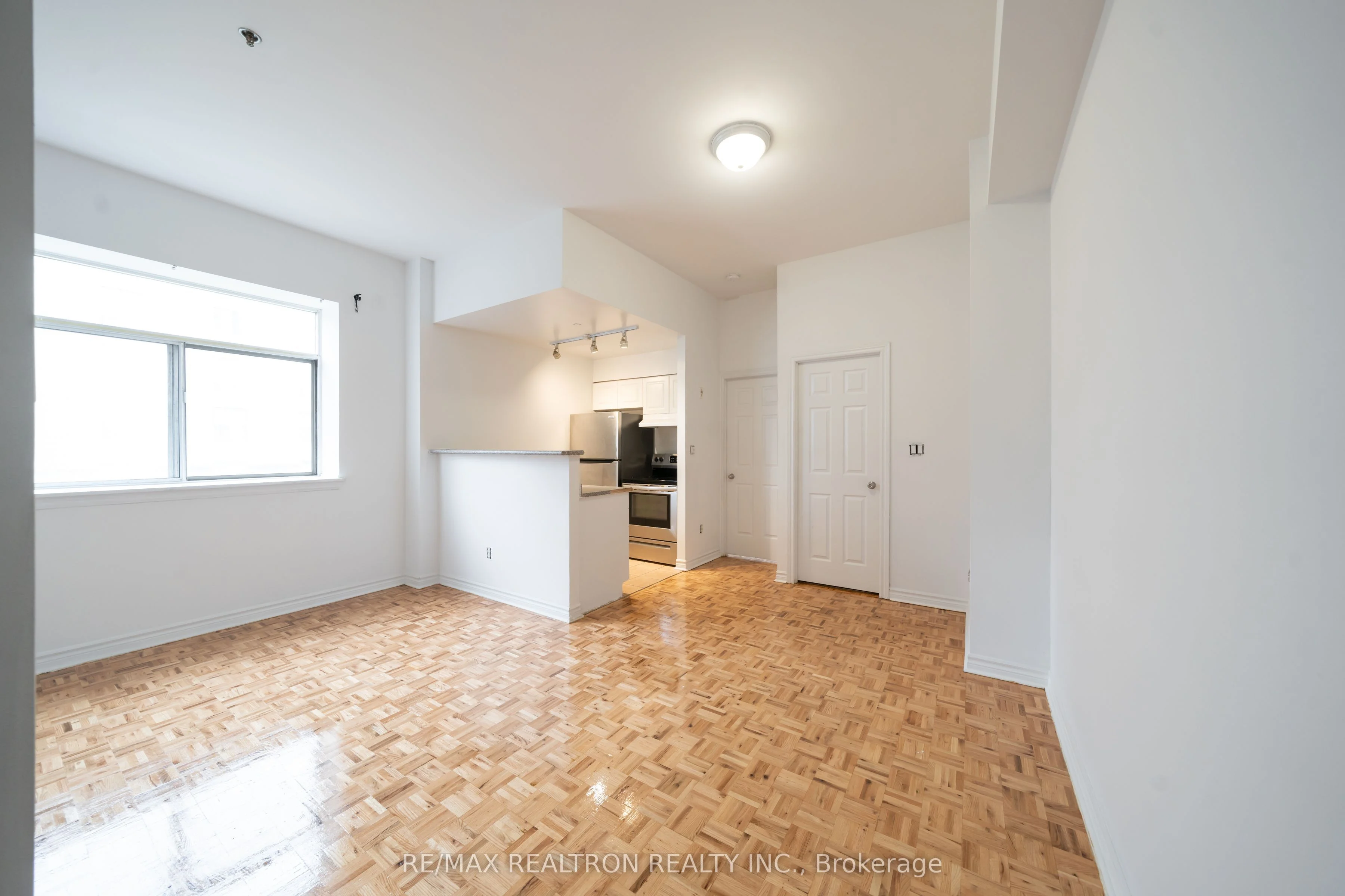 1407 Dupont Street 201, Toronto W02, ON M6H 4J7