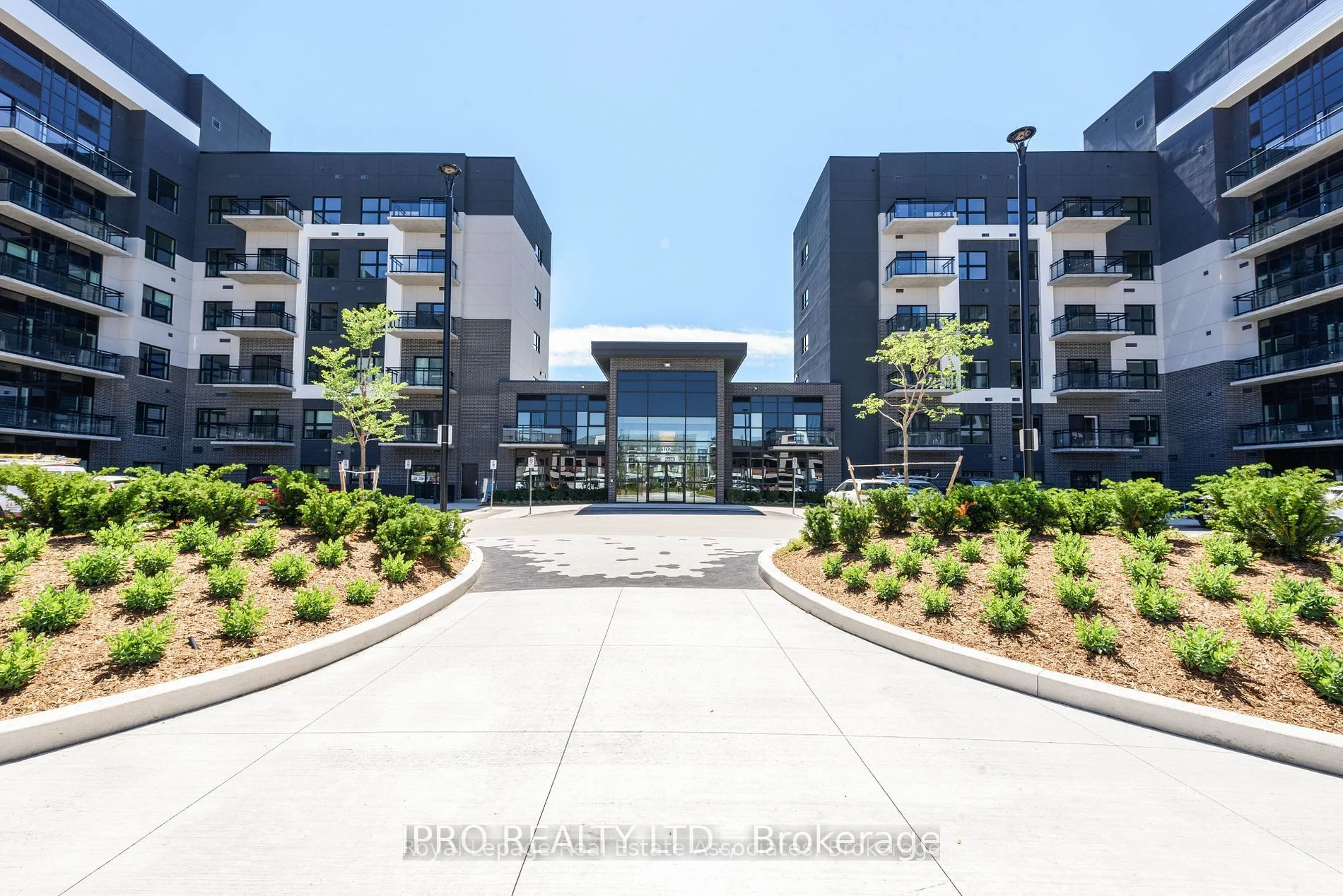 102 Grovewood Common 626, Oakville, ON L6H 0X2