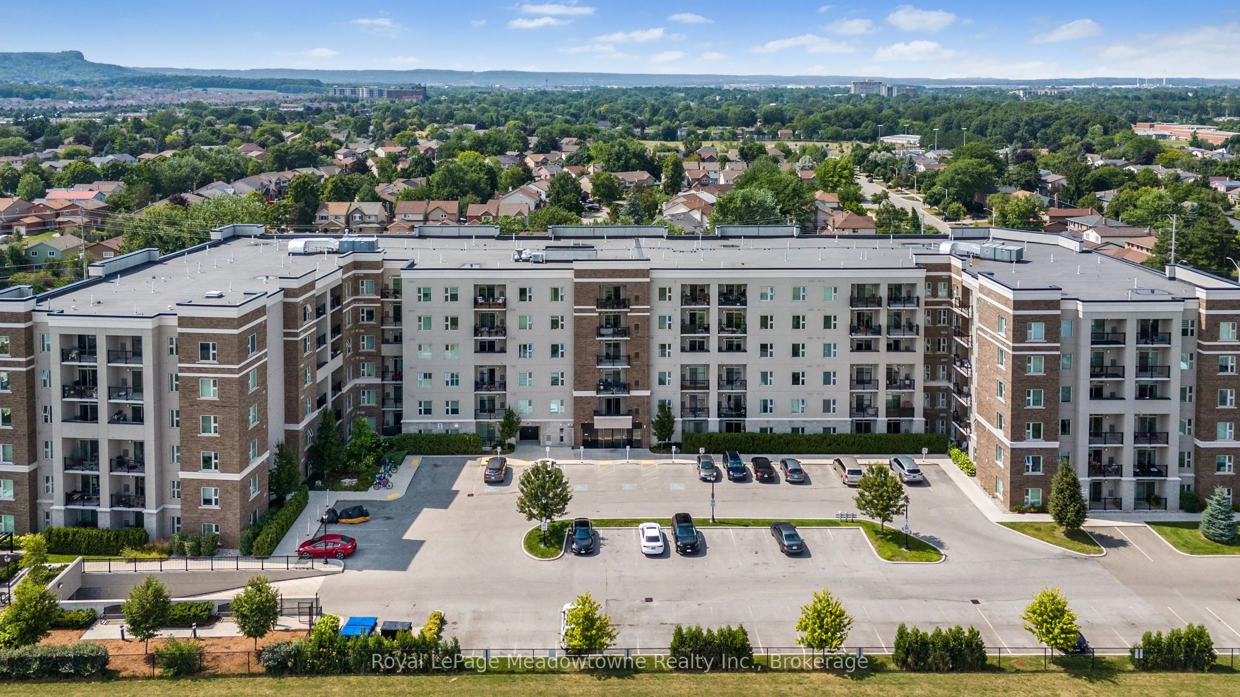 Condo Apartment in Milton