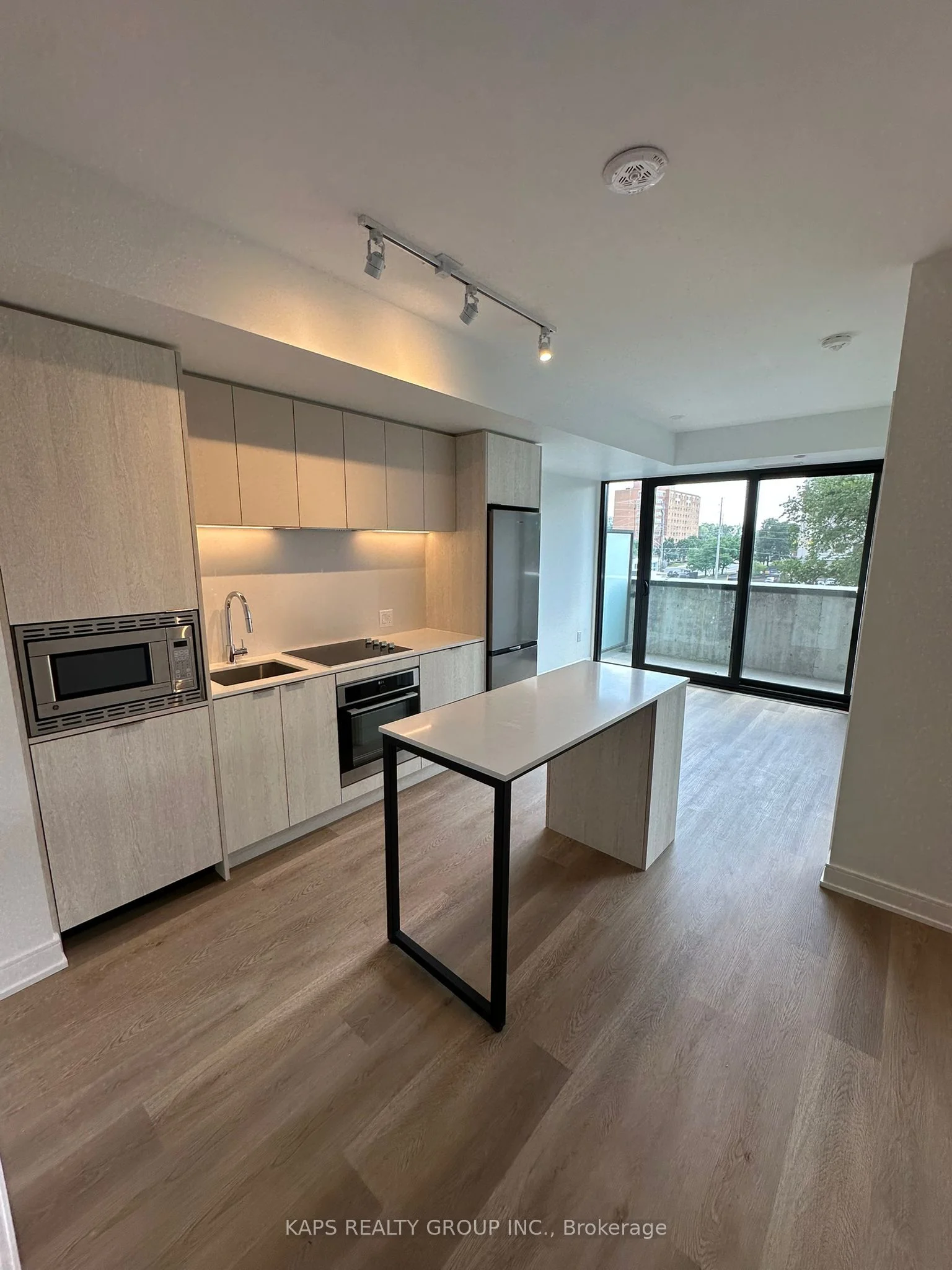 89 Dundas St Street W 213, Mississauga, ON L5B 1H7