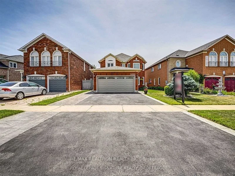 5426 Kinglet Avenue, Mississauga, ON L5V 2C8