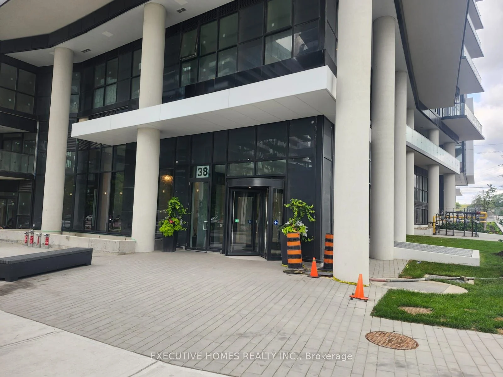 38 Annie Craig Drive 708, Toronto W06, On M8v 0g9