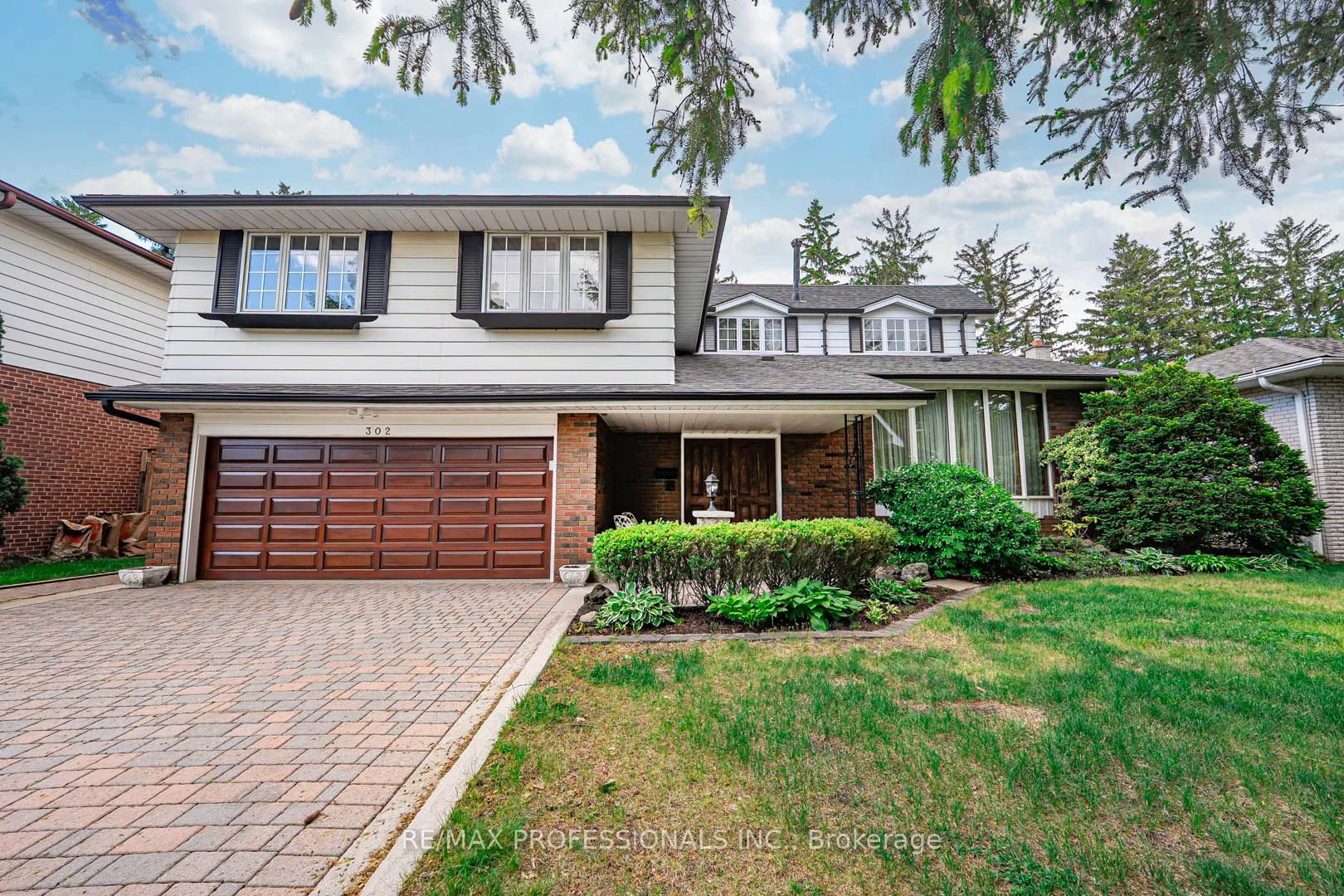 302 Lenel Court, Mississauga, ON L5A 1R9