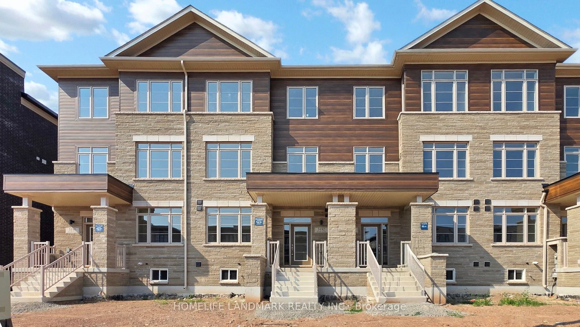 Att/Row/Townhouse in Oakville