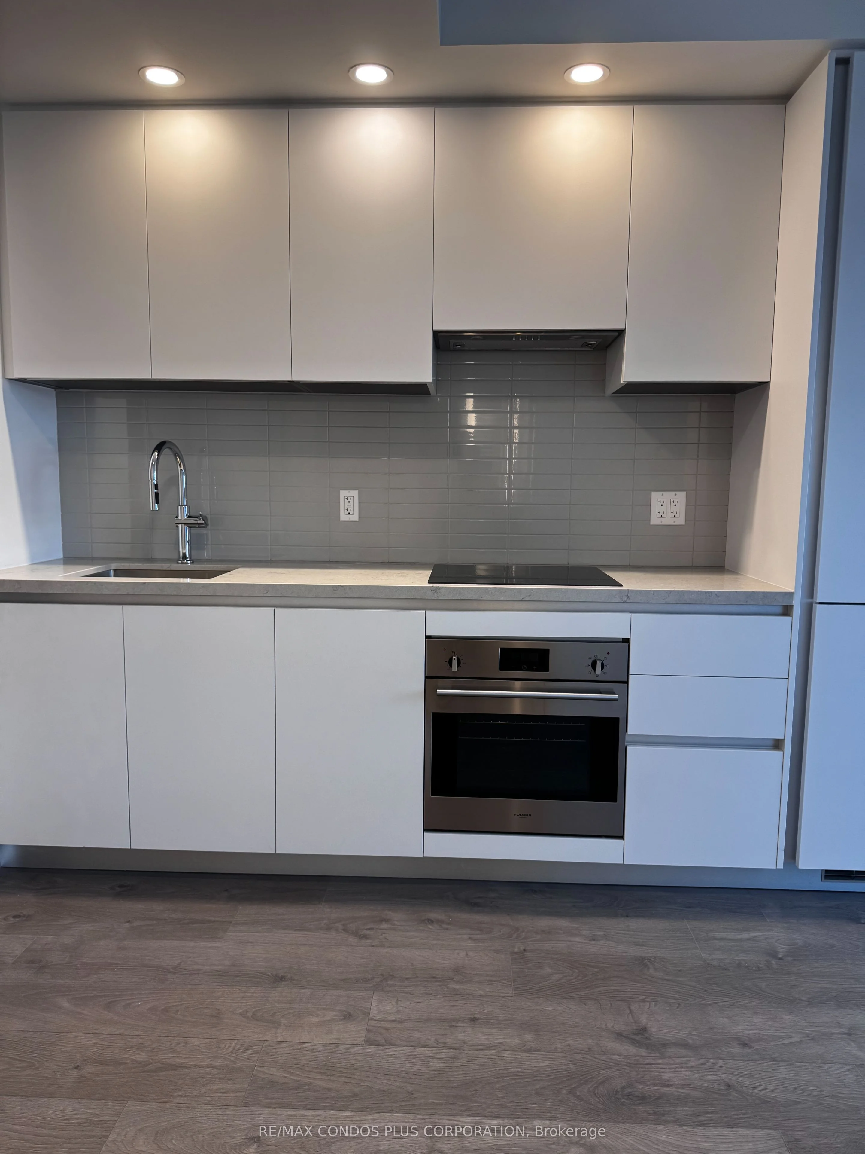 4015 The Exchange 909, Mississauga, ON L5B 1M7