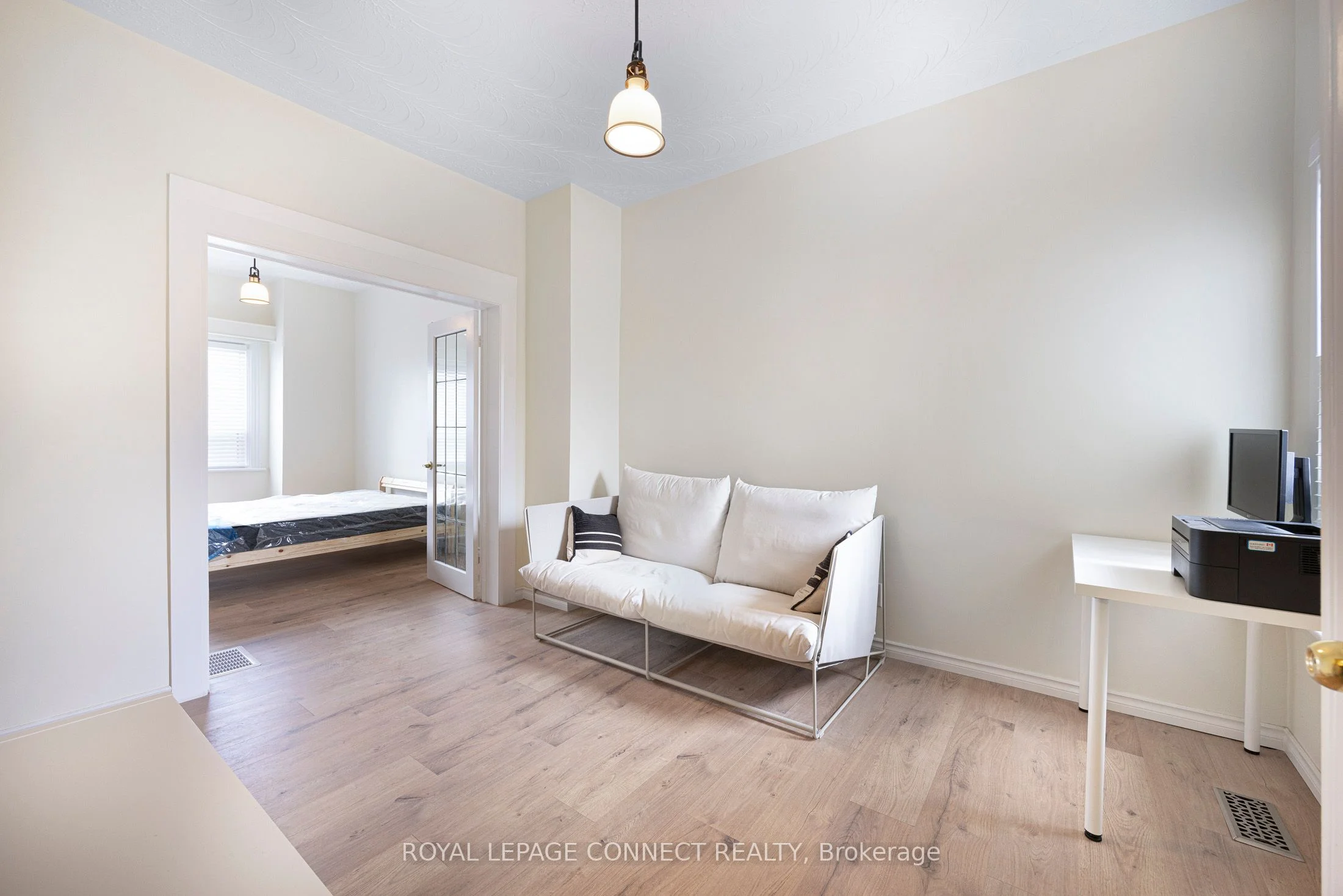 319 Concord Avenue Main&b, Toronto W02, On M6h 2p7