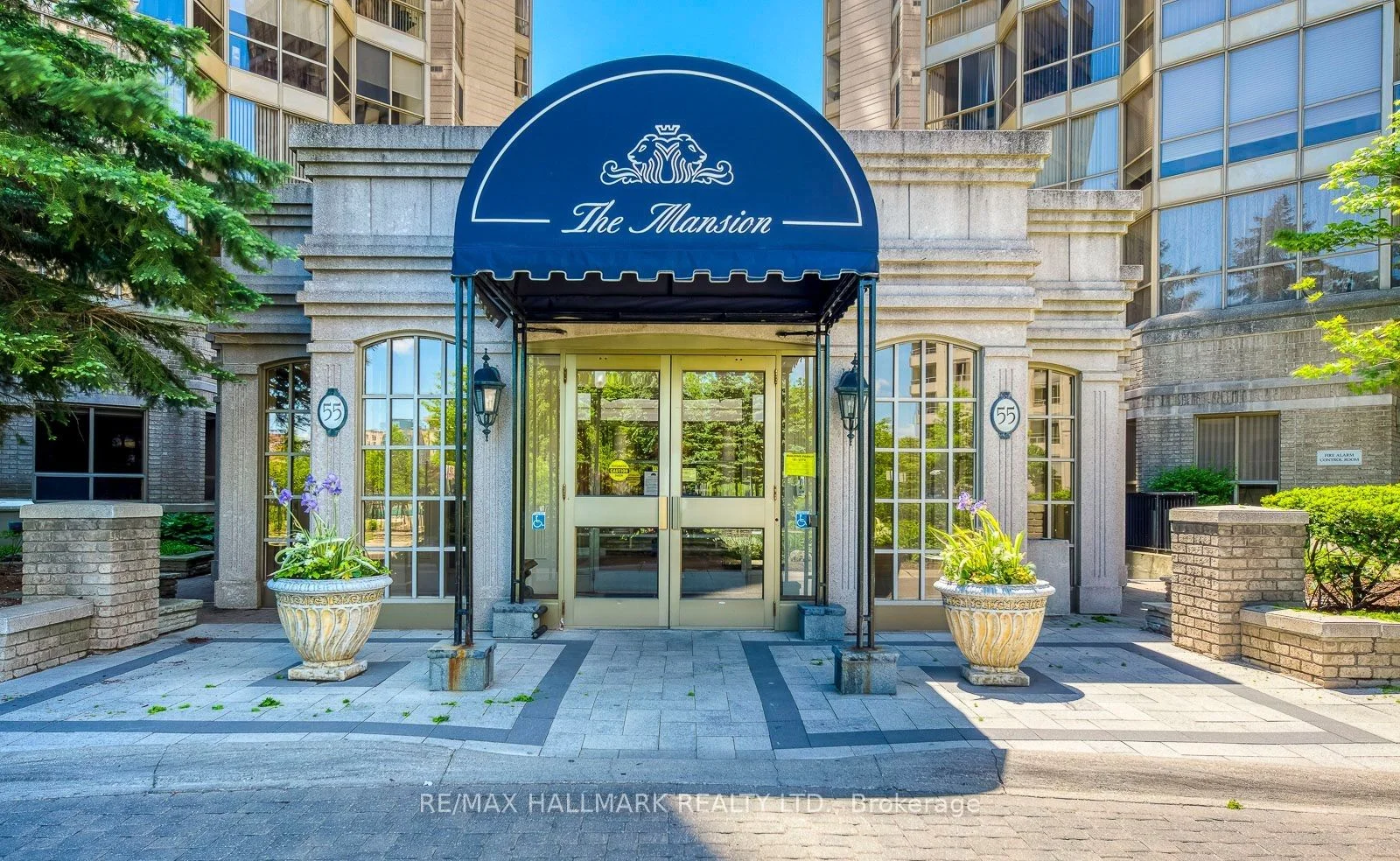 55 Kingsbridge Garden Circle 2209, Mississauga, ON L5R 1Y1