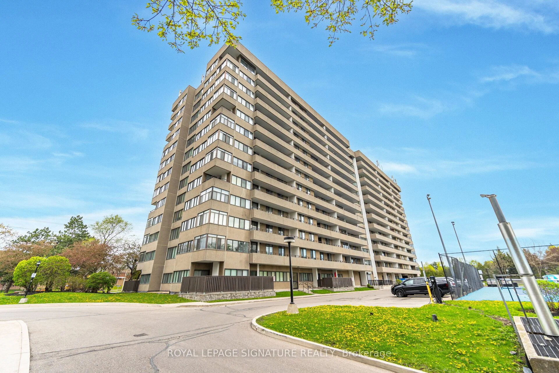 1300 Mississauga Valley Boulevard 211, Mississauga, ON L5A 3S8
