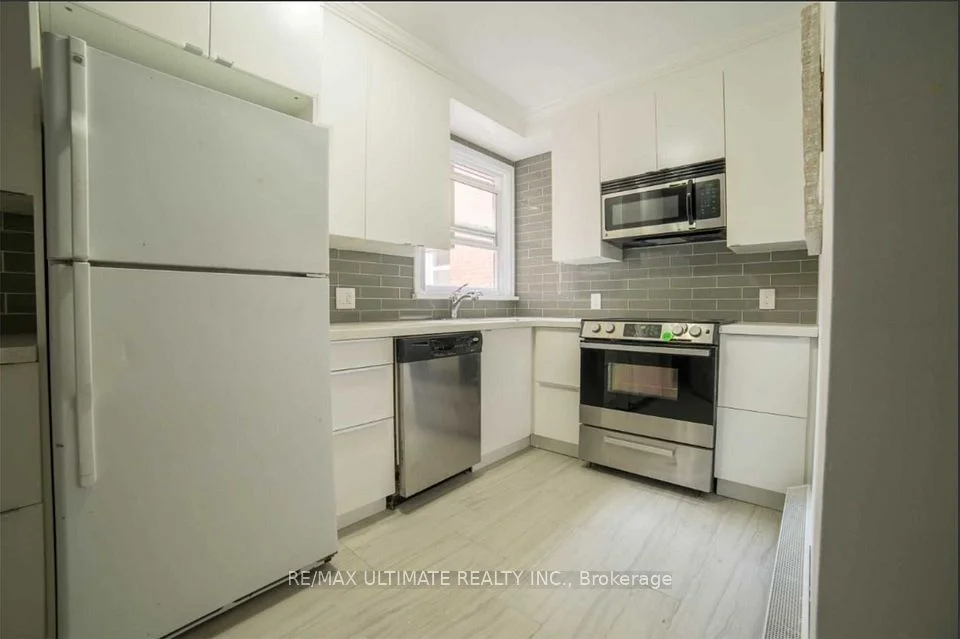 230 South Kingsway 3, Toronto W01, ON M6S 3T9