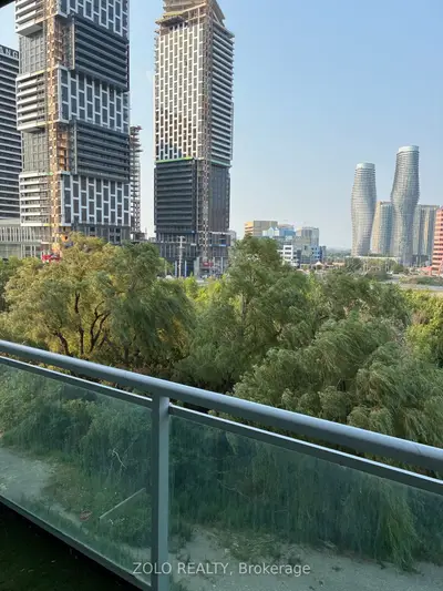 Condo Apartment in Mississauga
