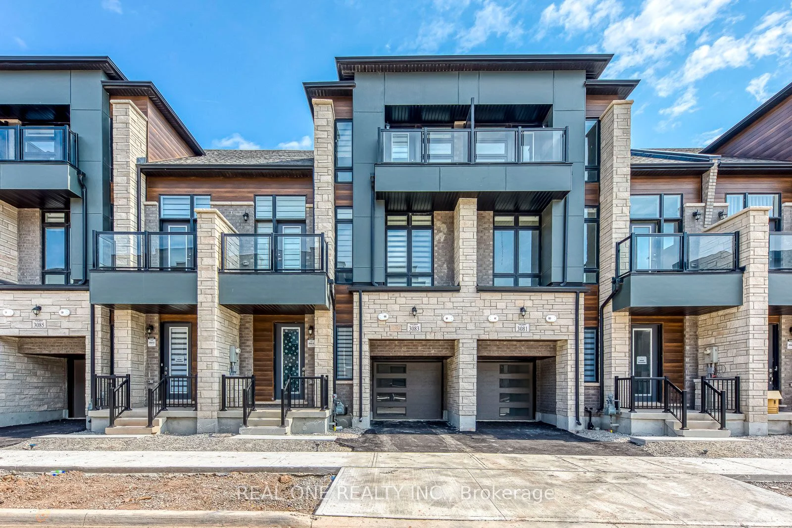 3083 Perkins Way, Oakville, ON L6H 7Z3