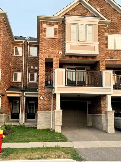 Att/Row/Townhouse in Milton