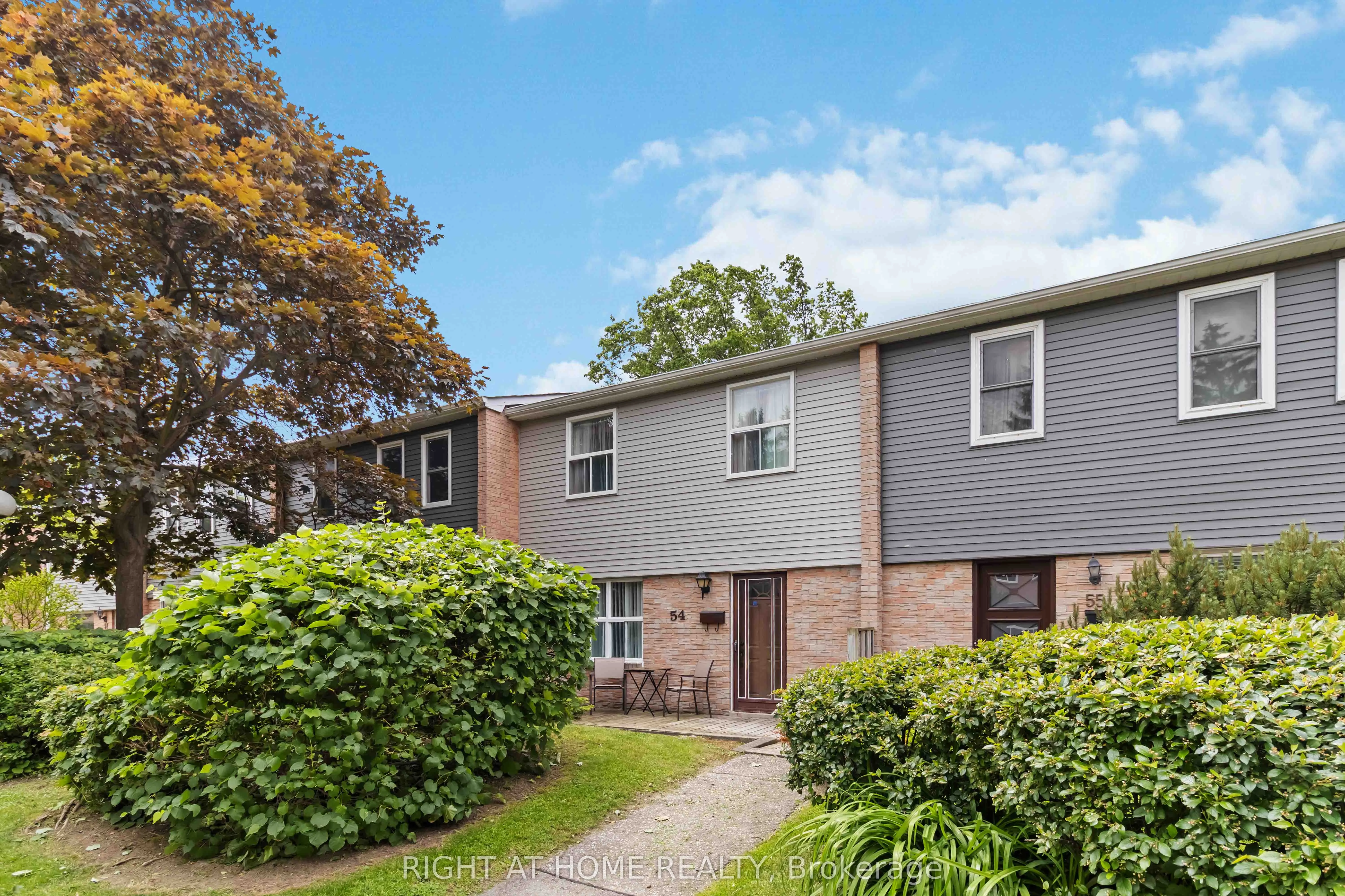 1050 Shawnmarr Road 54, Mississauga, ON L5H 3V1