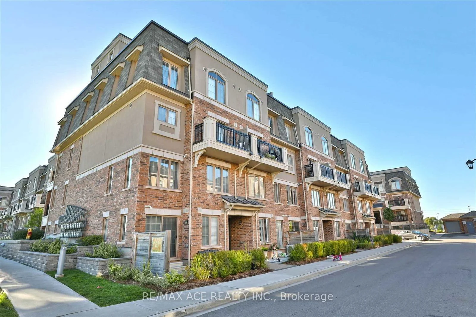 2441 Greenwich Drive 8, Oakville, ON L6M 0S4