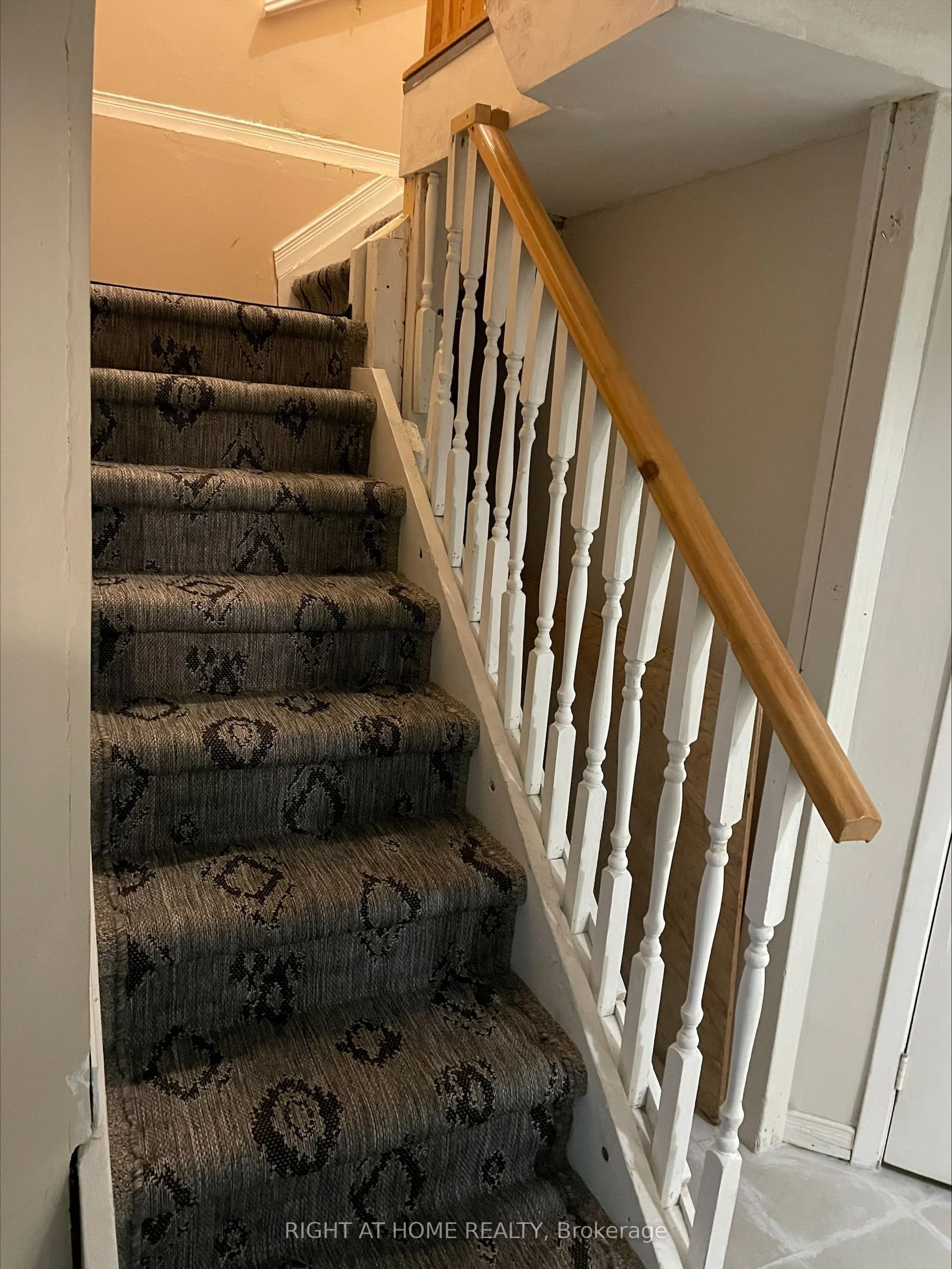 4055 Renfrew Crescent Basement, Mississauga, ON L5L 4J3