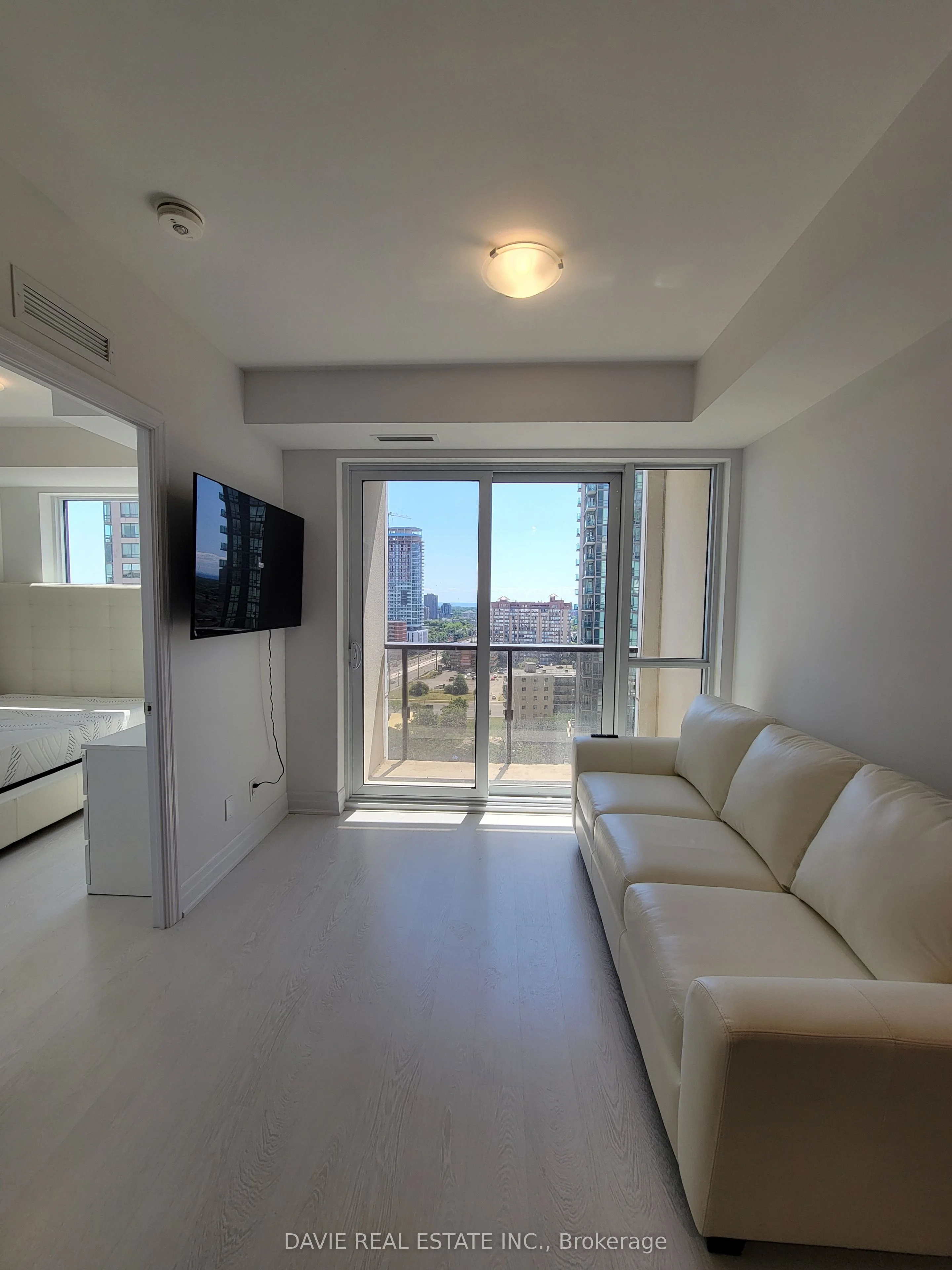 30 Elm Drive W 1207, Mississauga, ON L5B 0N6