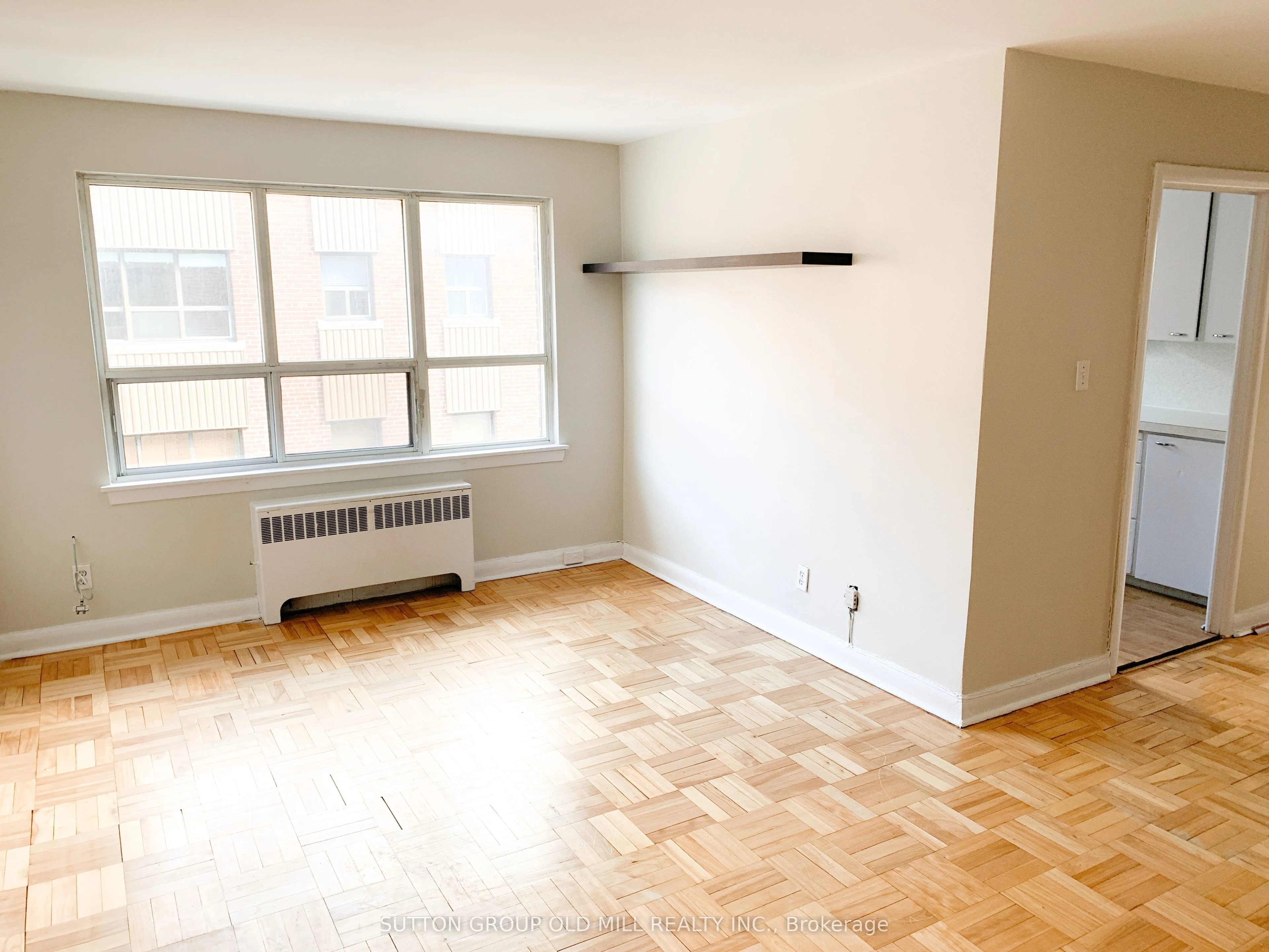 2846 Bloor Street W 1B, Toronto W08, ON M8X 1A9