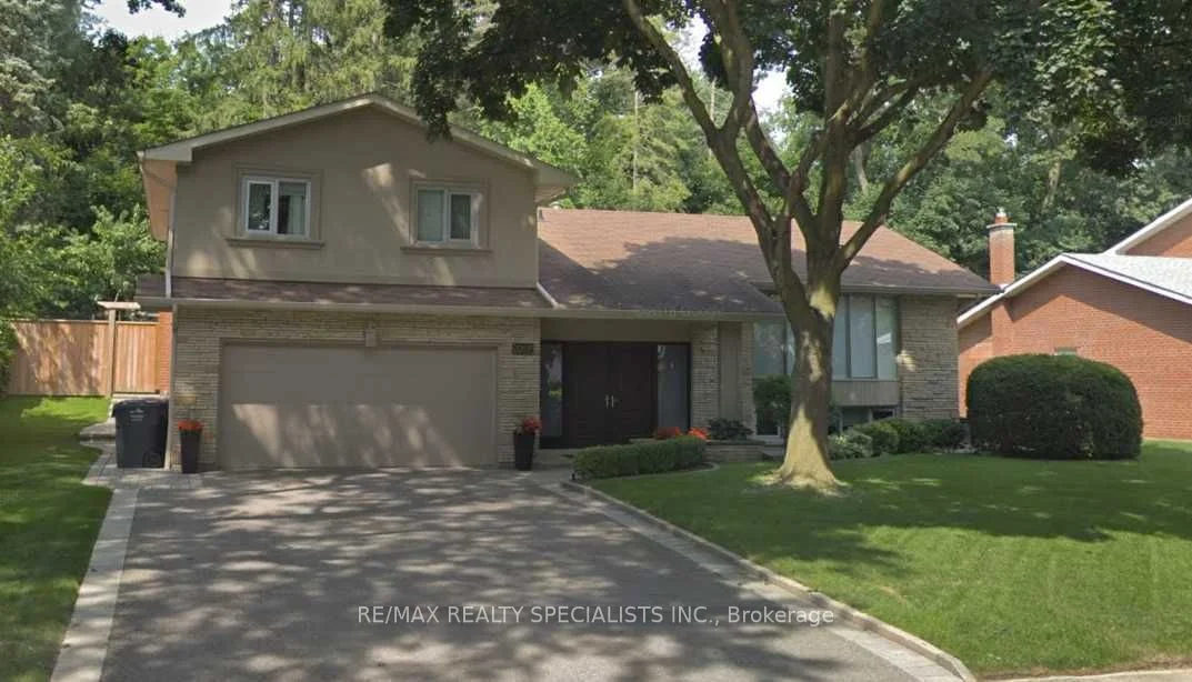 2205 Castlestone Court, Mississauga, ON L5B 1X9