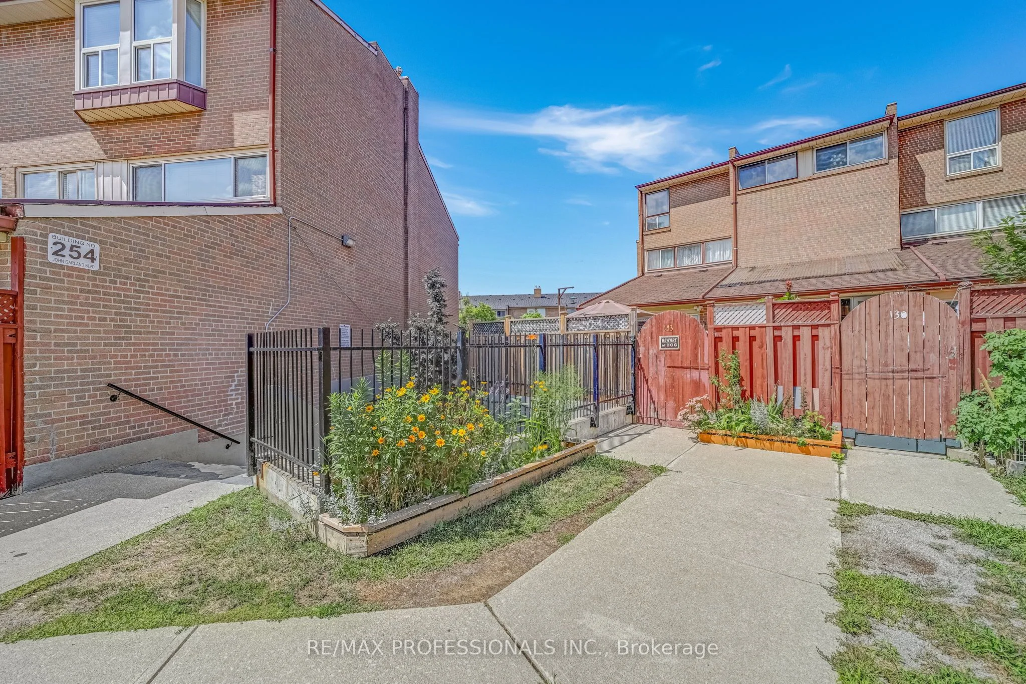 256 John Garland Boulevard 133, Toronto W10, ON M9V 1N8