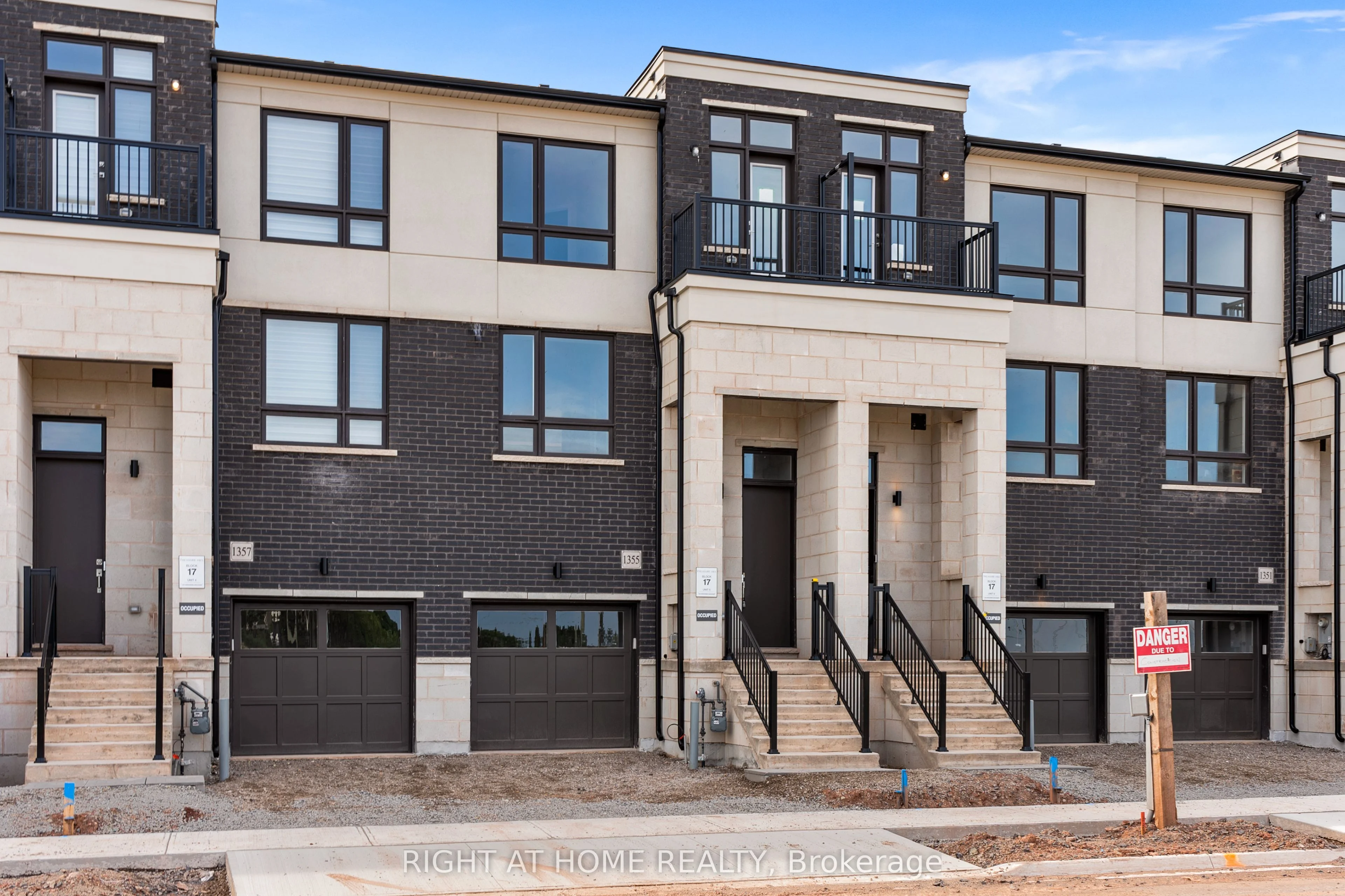 Att/Row/Townhouse in Oakville