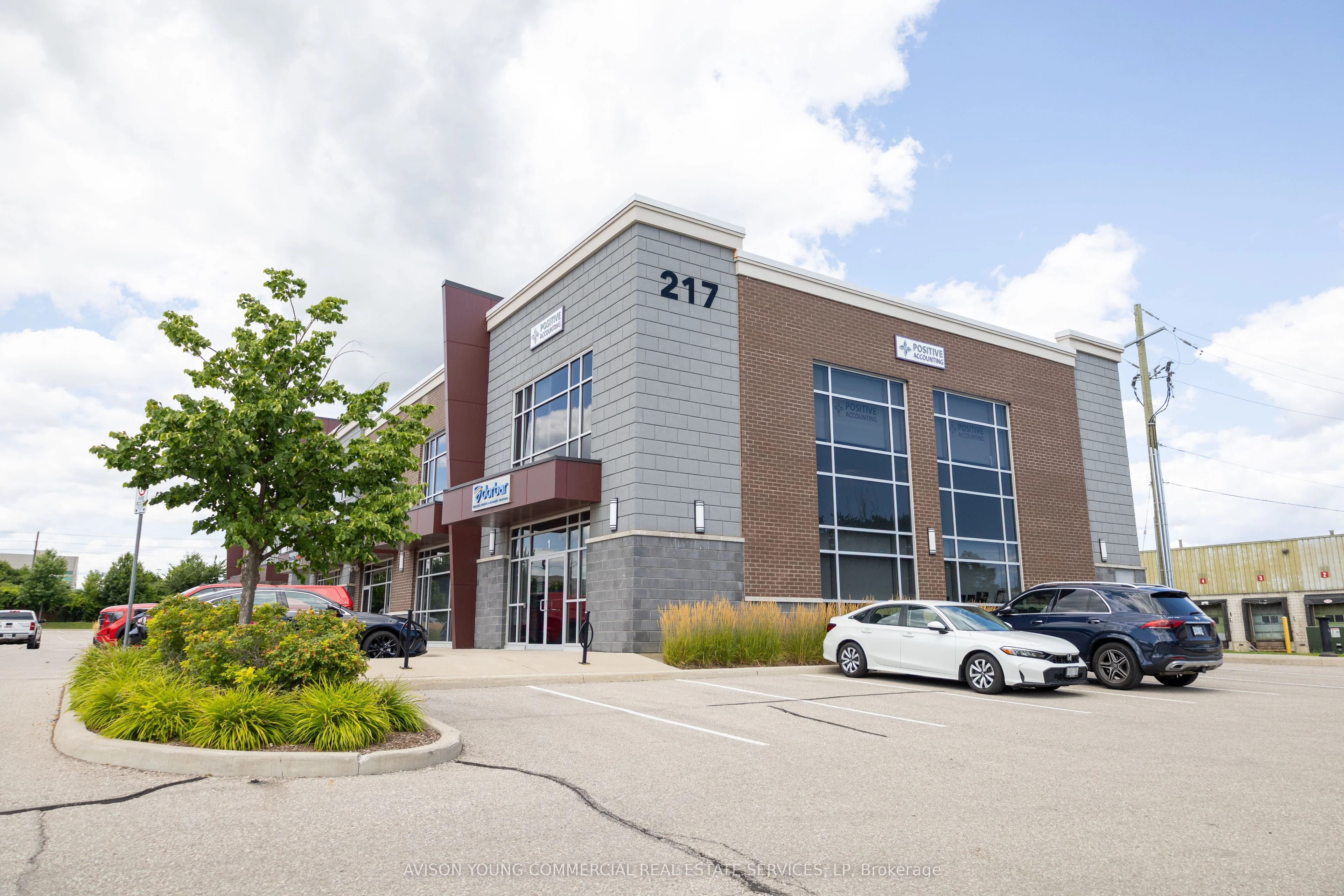 217 Speers Road 10, Oakville, ON L6K 0J8
