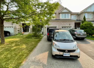 Att/Row/Townhouse in Oakville