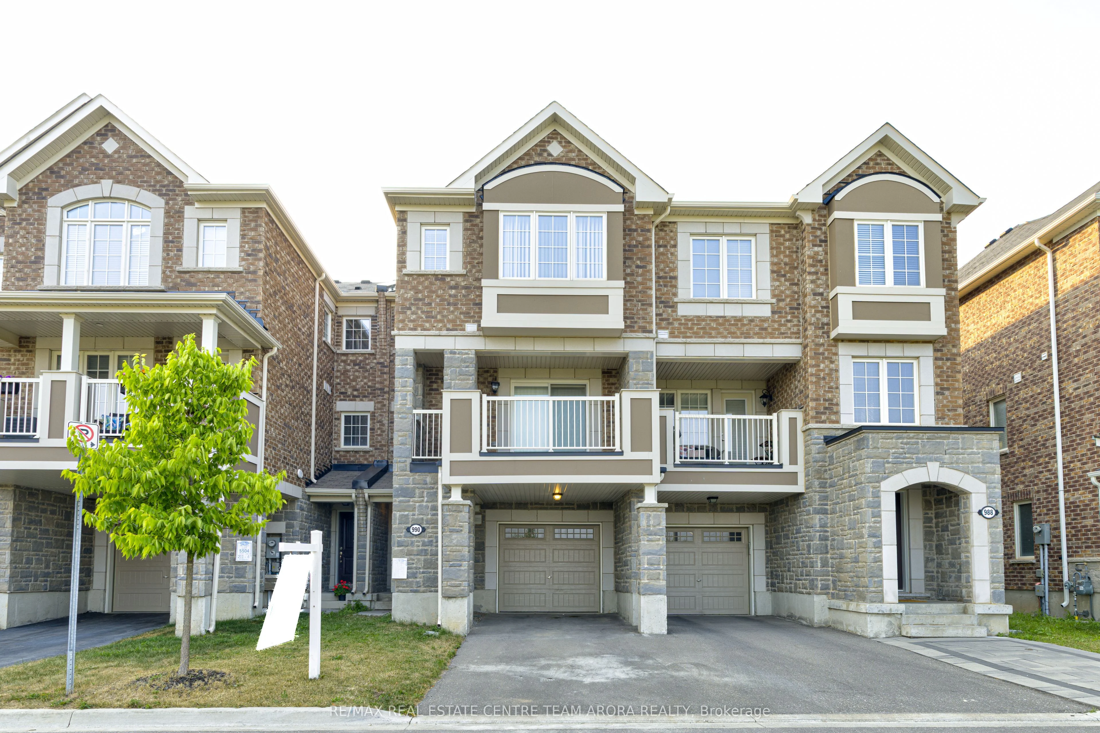Att/Row/Townhouse in Milton