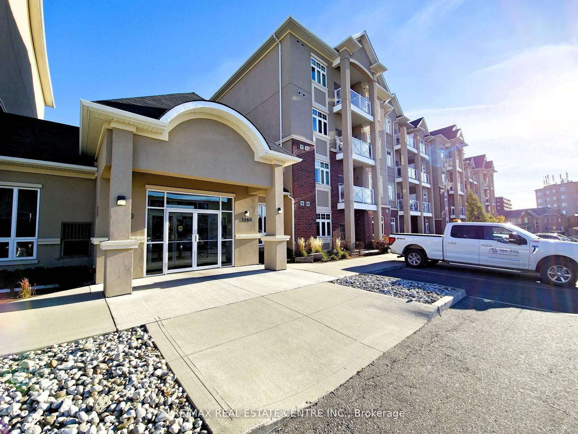 Condo Apartment in Milton