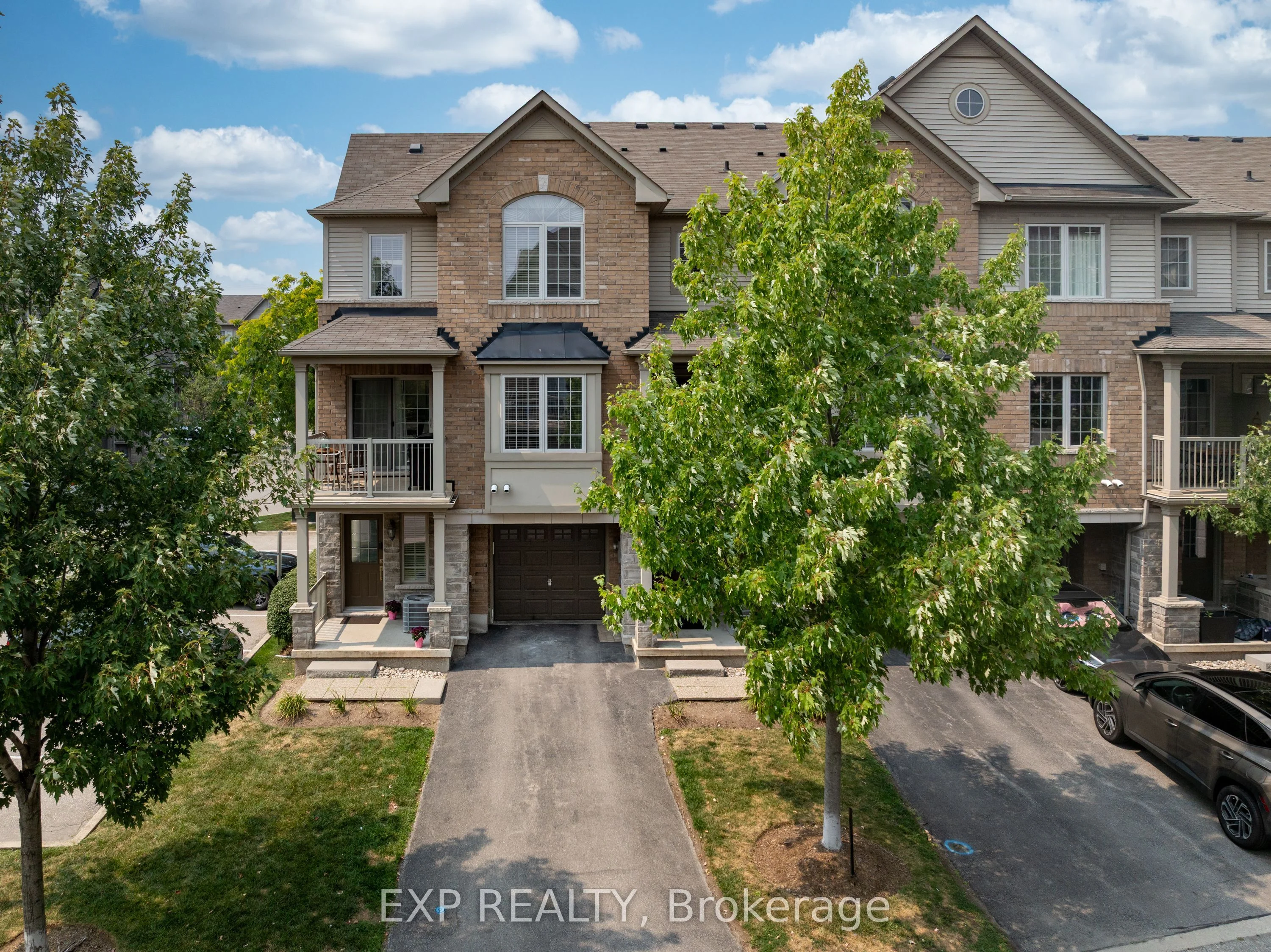 Condo Townhouse in Burlington