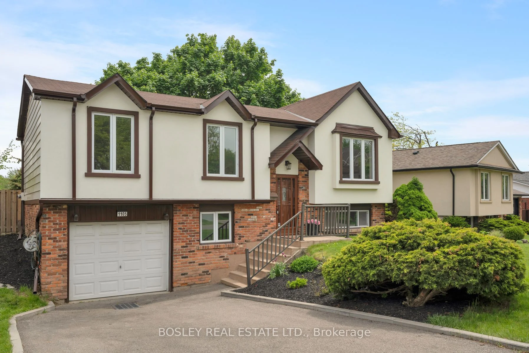 1105 Mississauga Valley Boulevard, Mississauga, ON L5A 2A1
