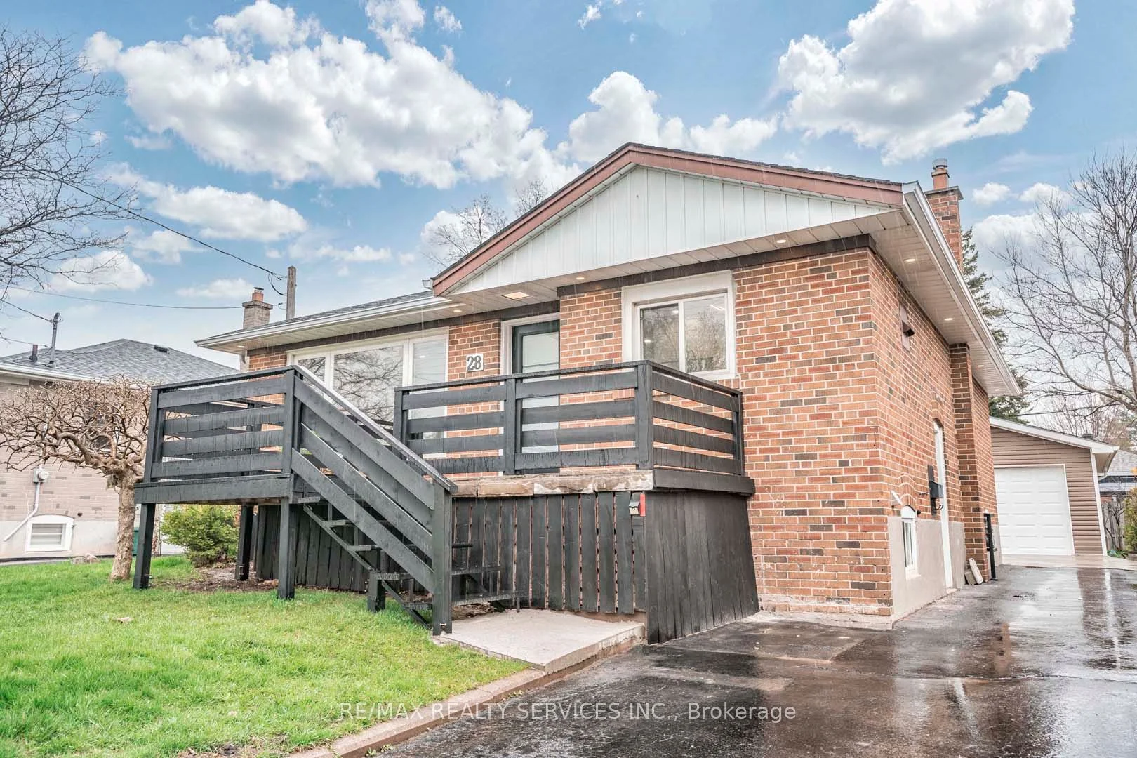 28 Prince Charles Drive, Halton Hills, ON L7G 3T7
