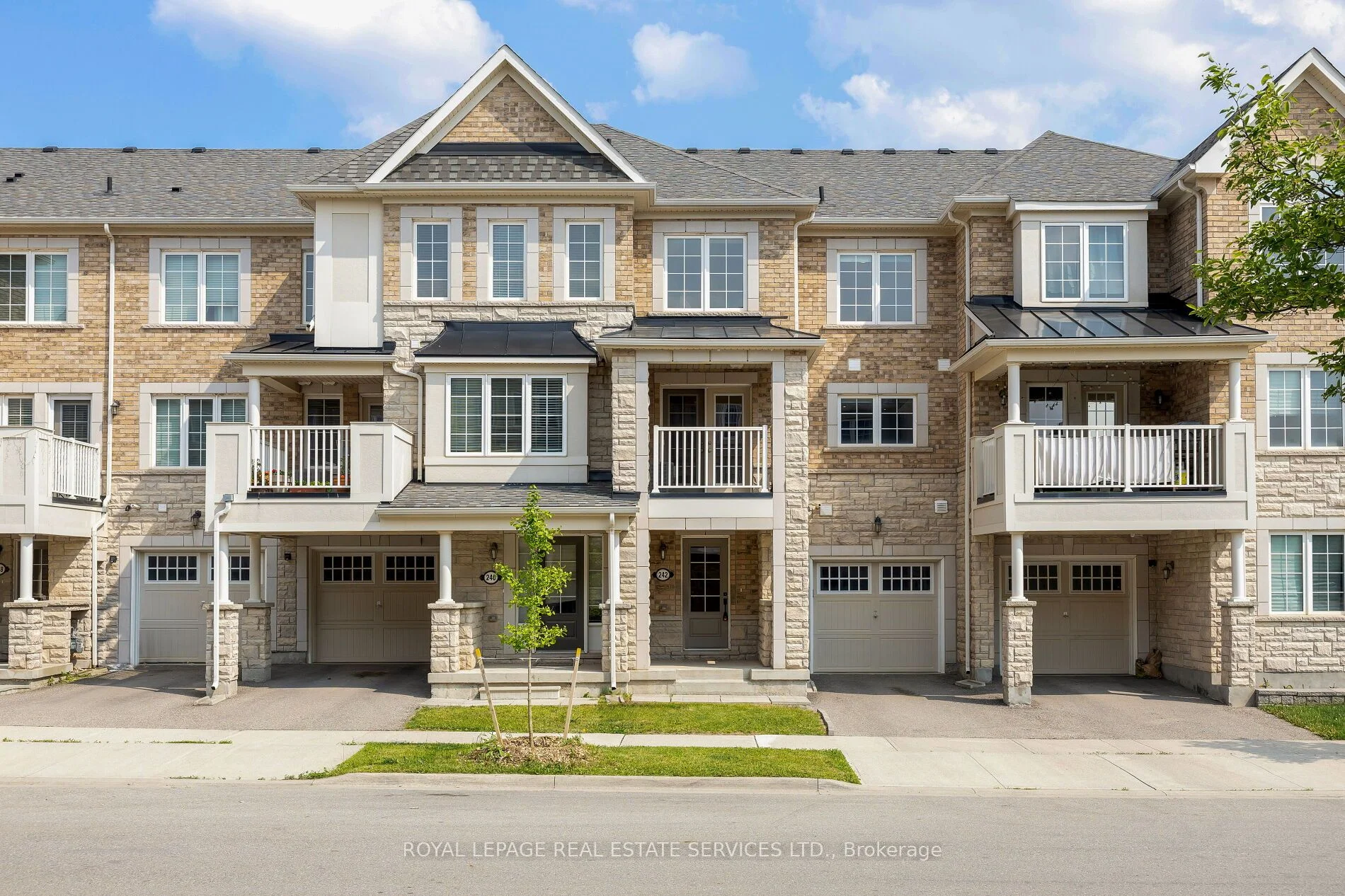242 Betsy Drive, Oakville, ON L6M 0V3