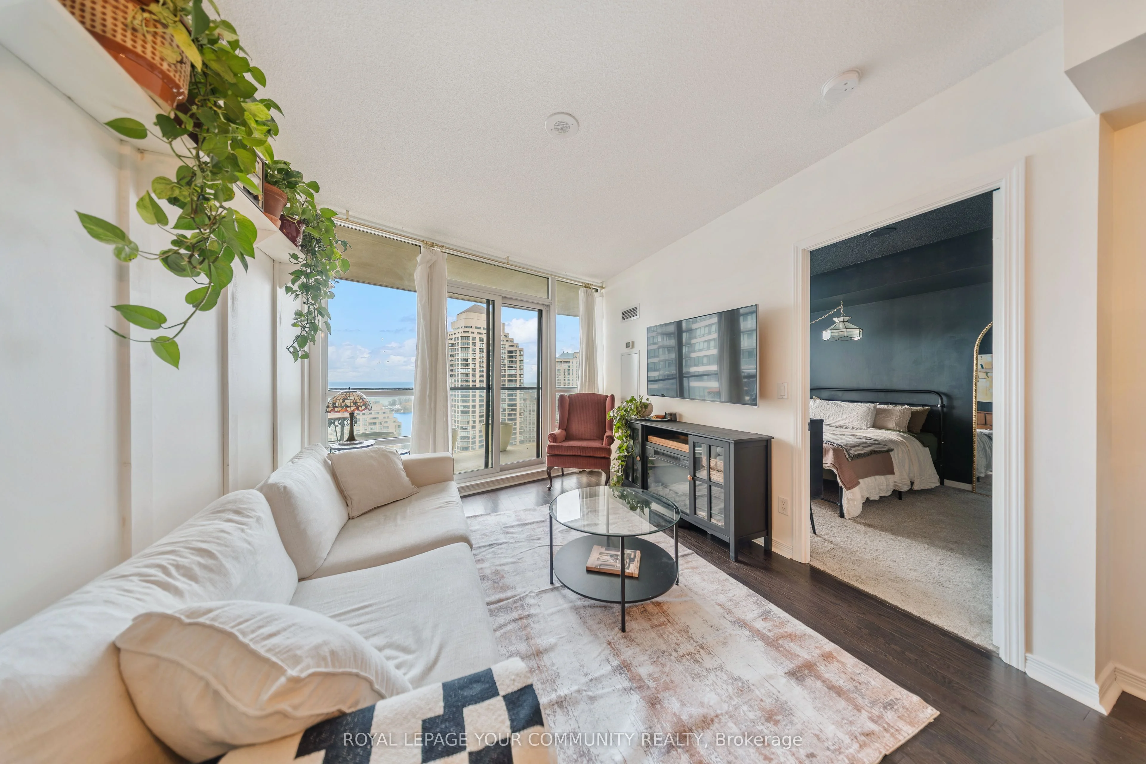 15 Legion Road 2101, Toronto W06, On M8v 0a9
