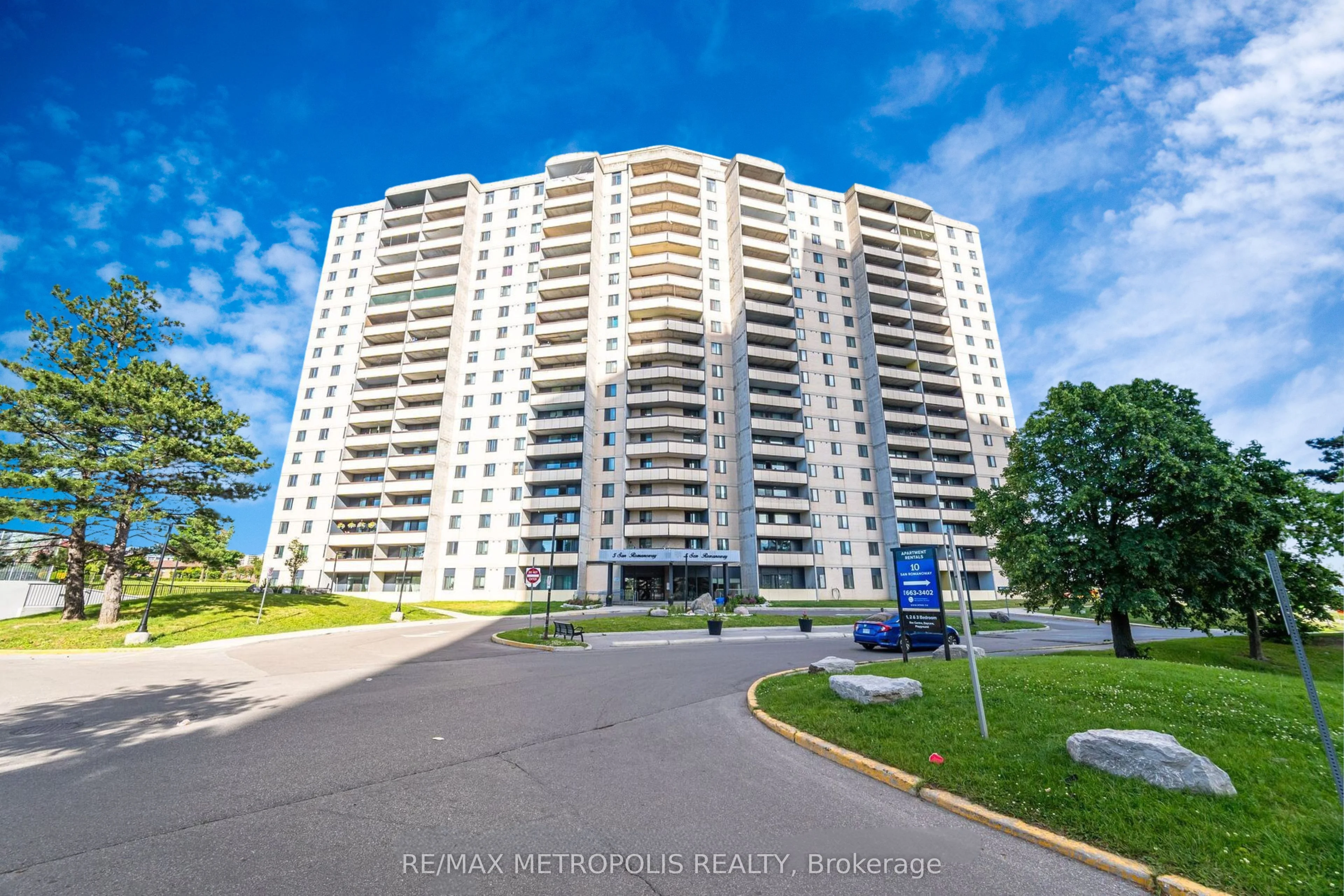 5 San Romano Way 902, Toronto W05, ON M3N 2Y4