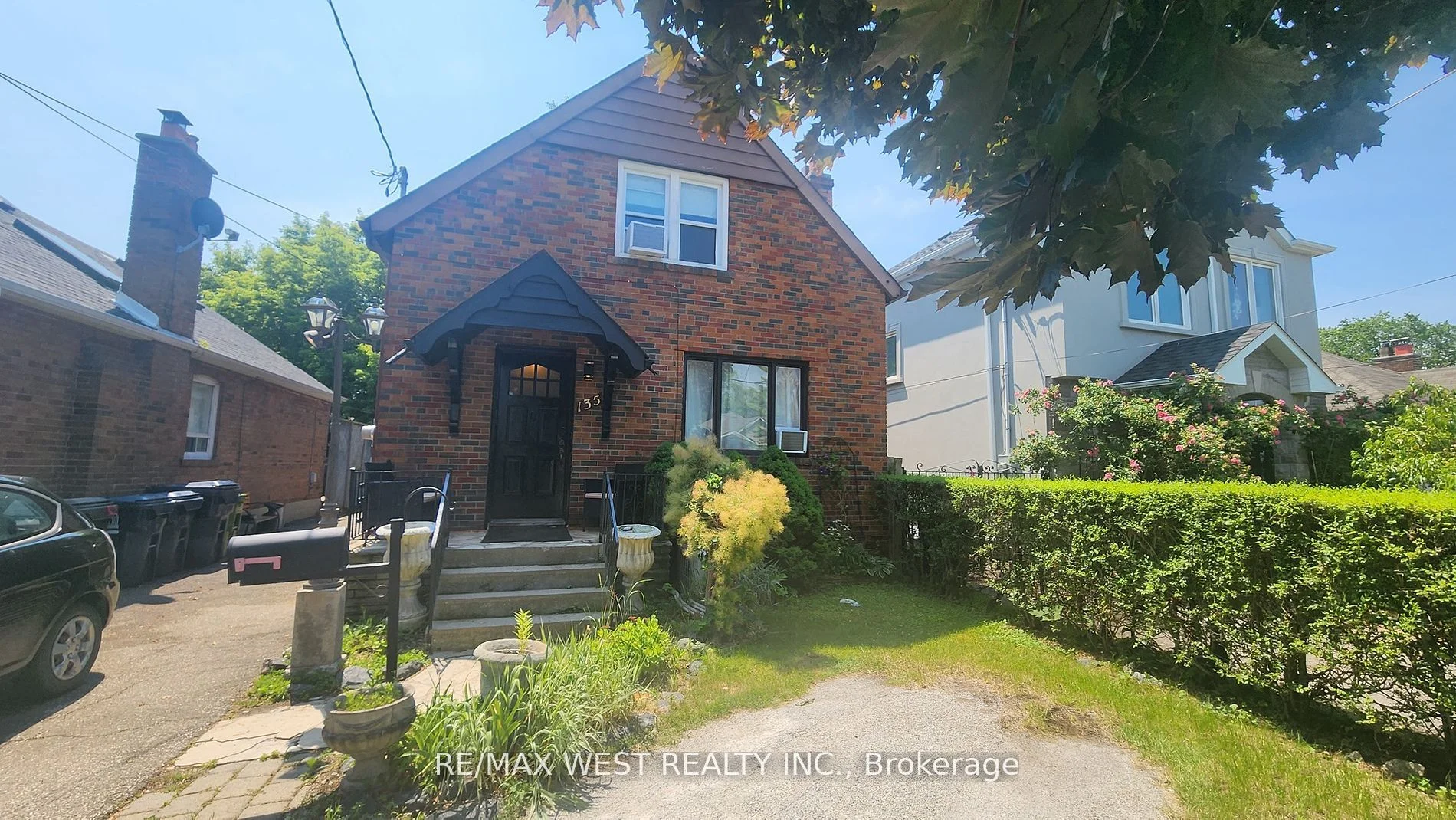 135 Ellins Avenue 2nd Flr, Toronto W03, ON M6N 2B2