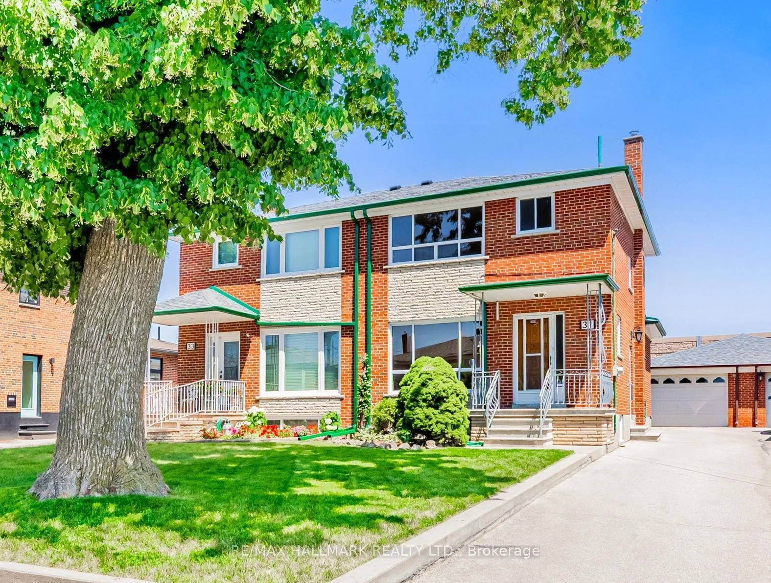 31 Woodenhill Court, Toronto W03, ON M6M 1K8