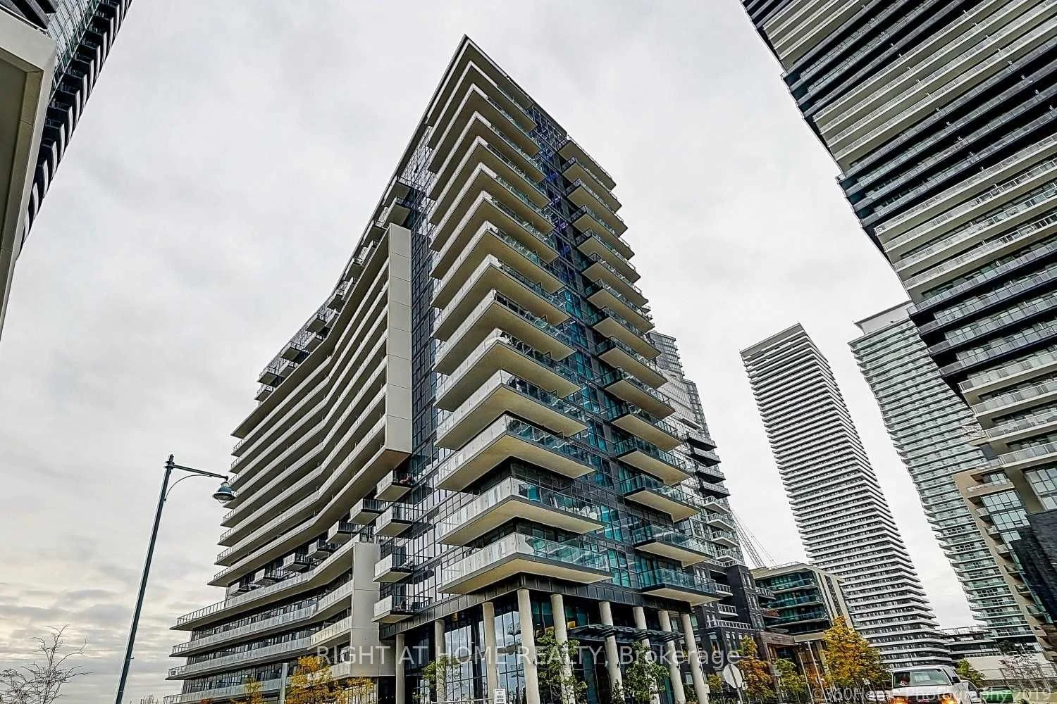39 Annie Craig Drive 1107, Toronto W06, ON M8V 0H1