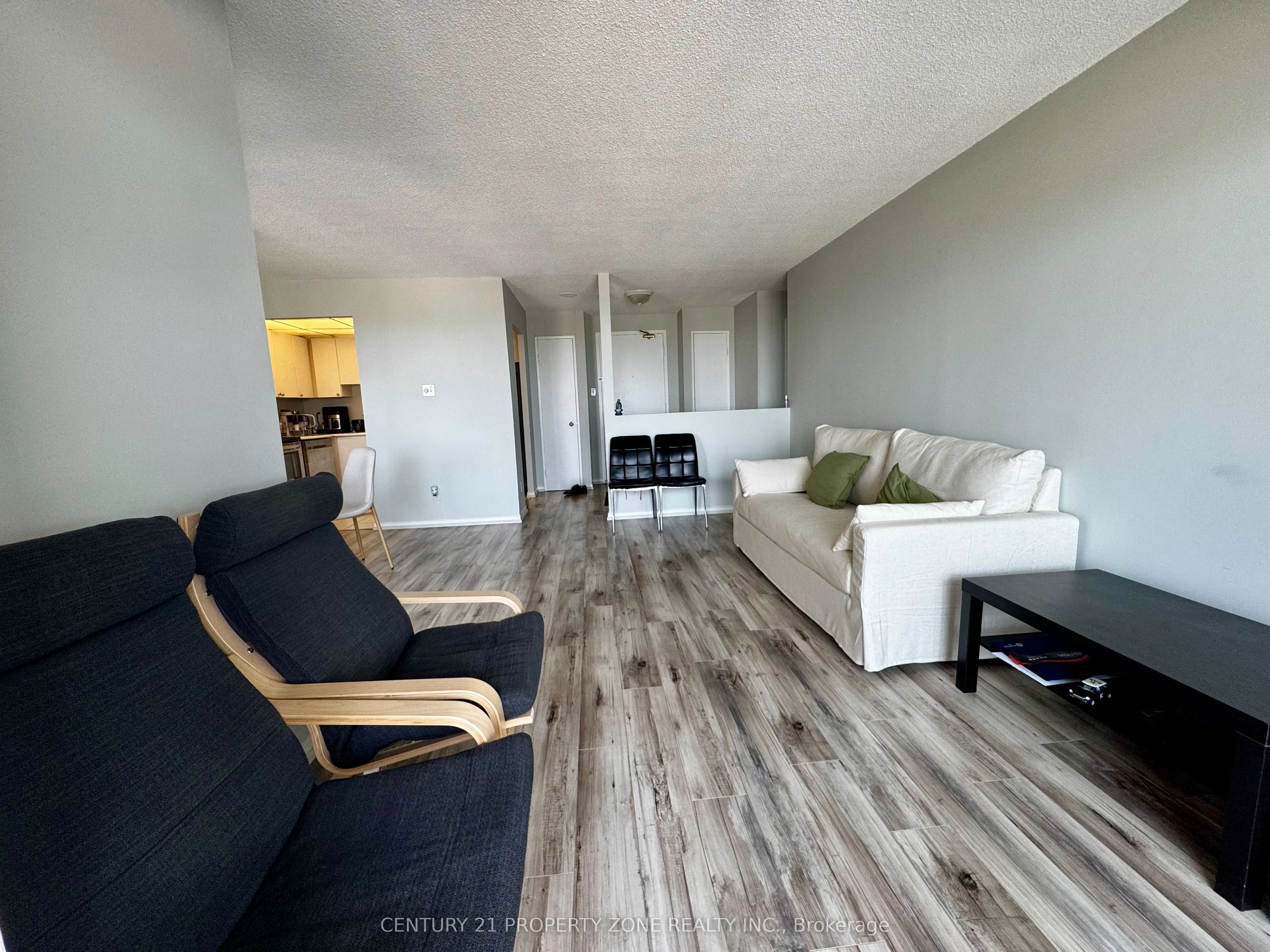 115 Hillcrest Avenue 2015, Mississauga, ON L5B 3Y9