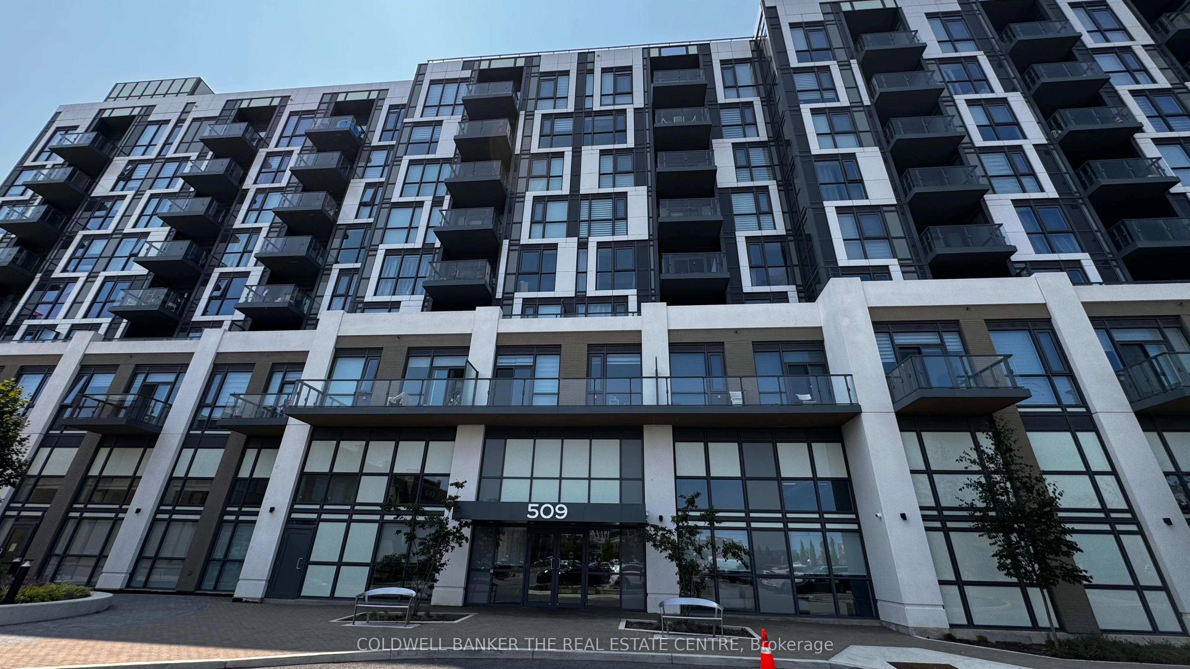 509 Dundas Street W 301, Oakville, ON L6M 4M2