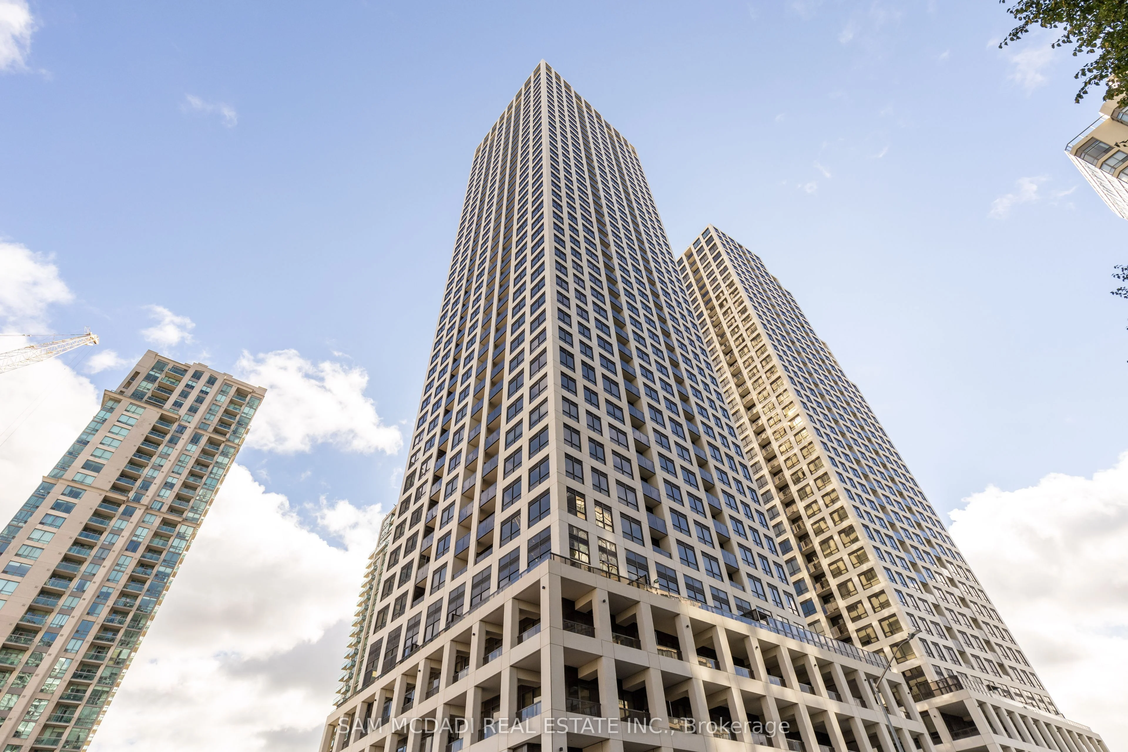30 Elm Drive 1709, Mississauga, ON L5A 4C3