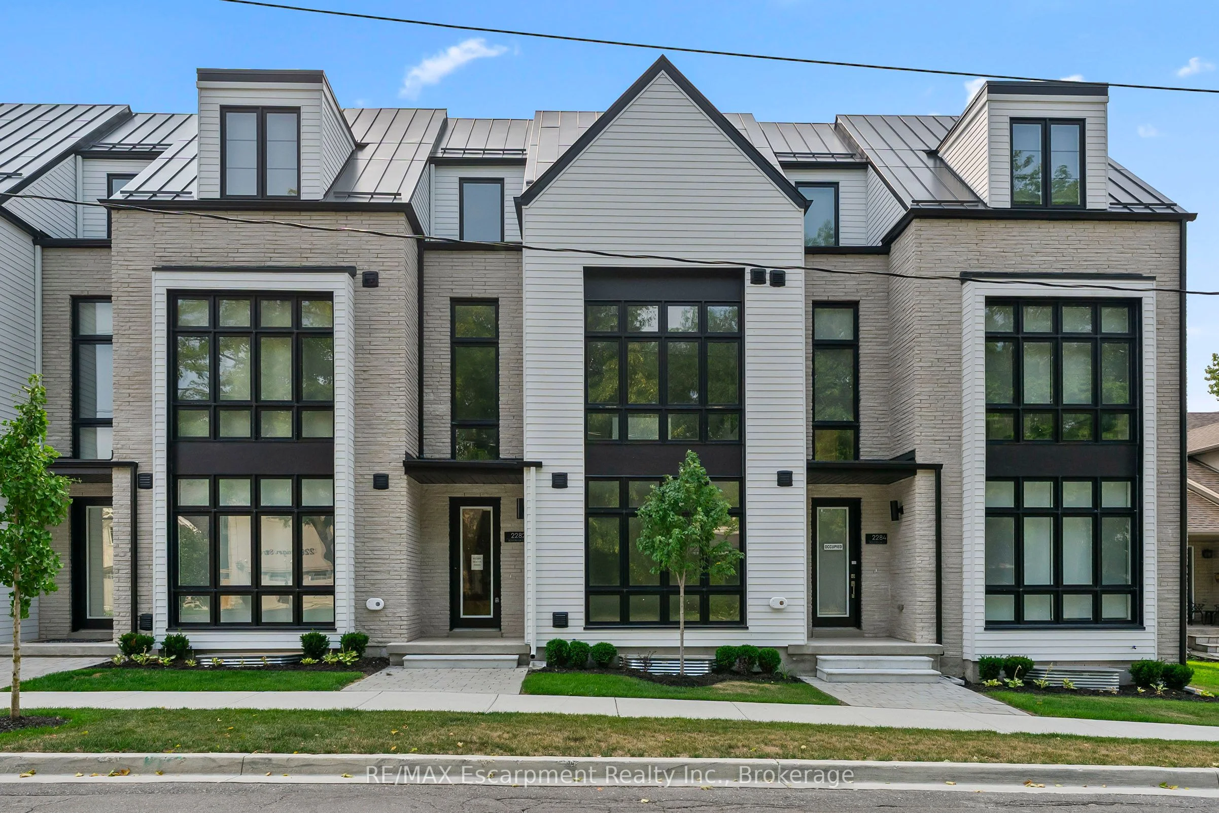 2282 Sovereign Street, Oakville, ON L6L 0H9