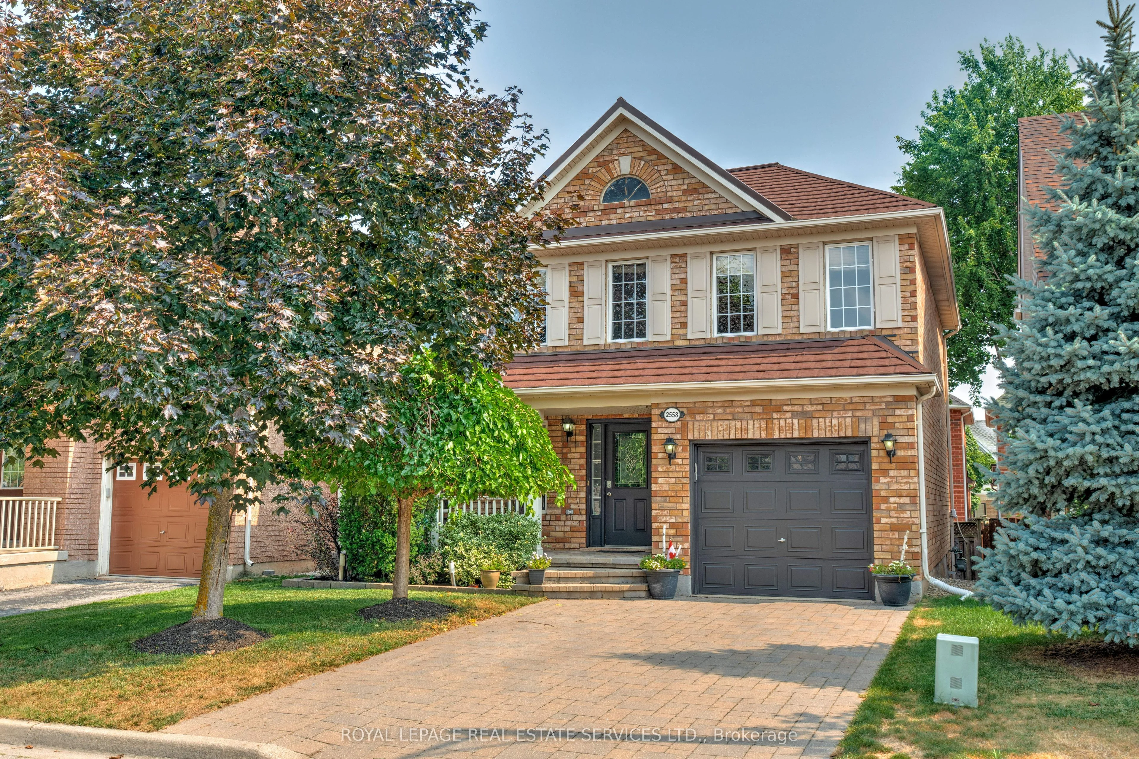 2558 Falkland Crescent, Oakville, ON L6M 4Y1