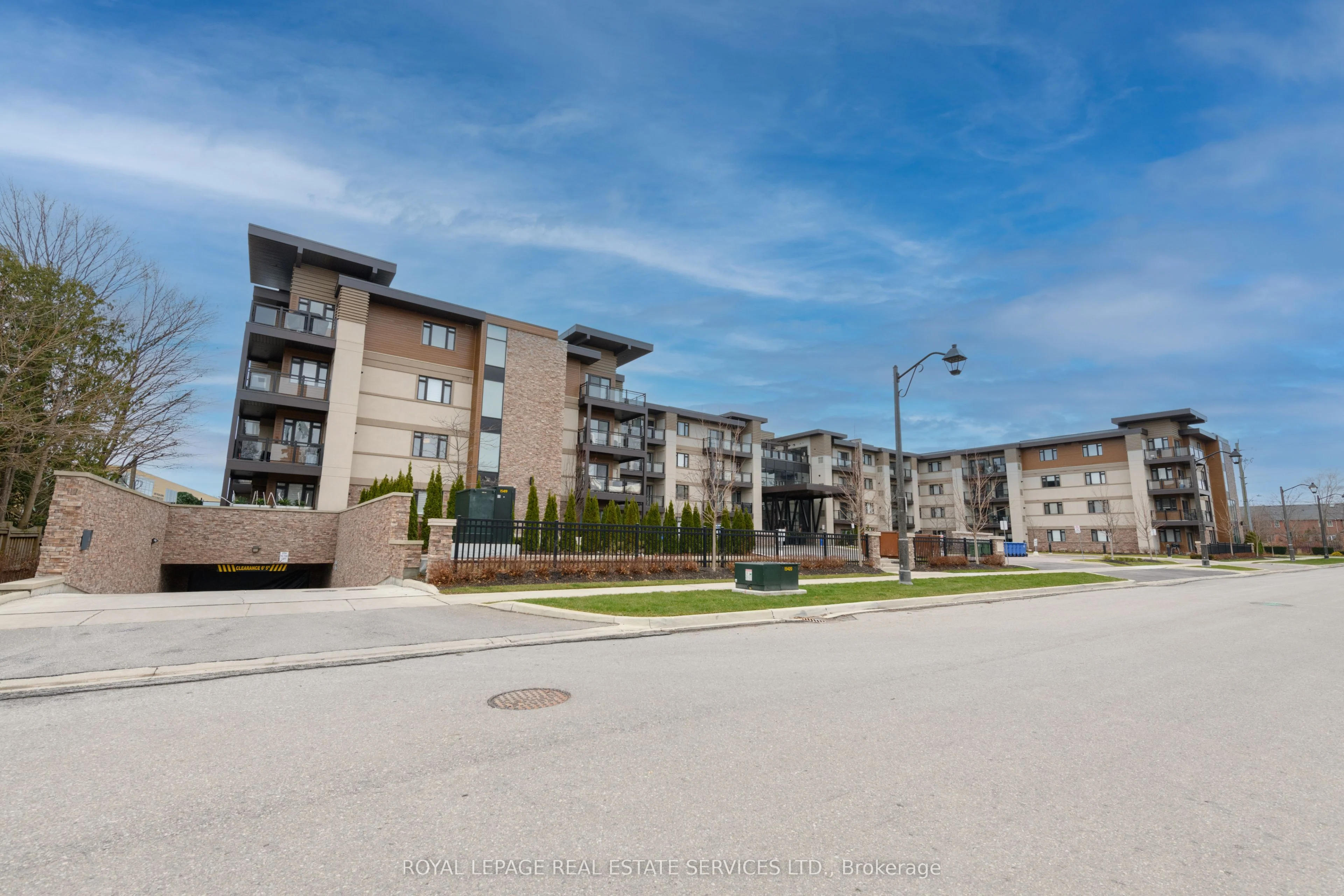 Condo Apartment in Oakville