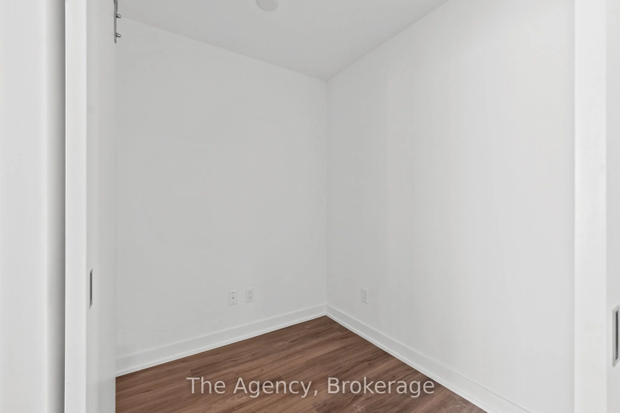 370 Martha Street 1905, Burlington, On L7r 2p7