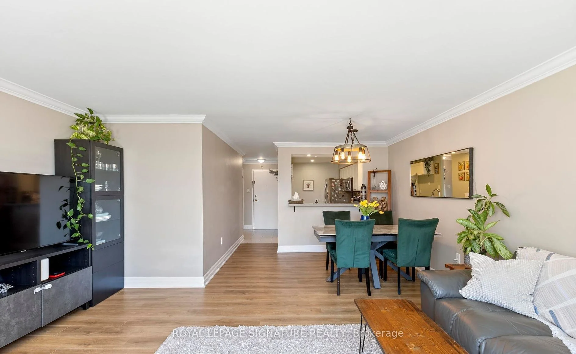 3845 Lake Shore Boulevard W 102, Toronto W06, ON M8W 4Y3