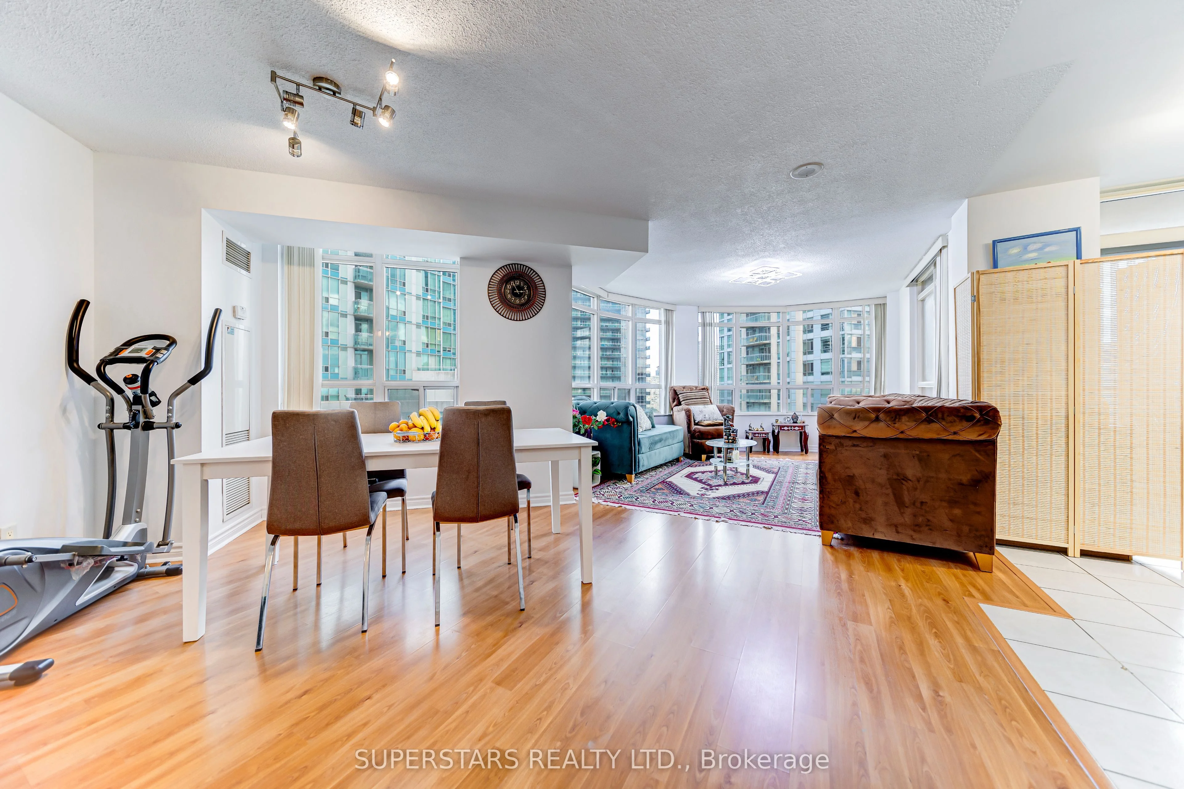 3888 Duke Of York Boulevard 1225, Mississauga, ON L5B 4P5